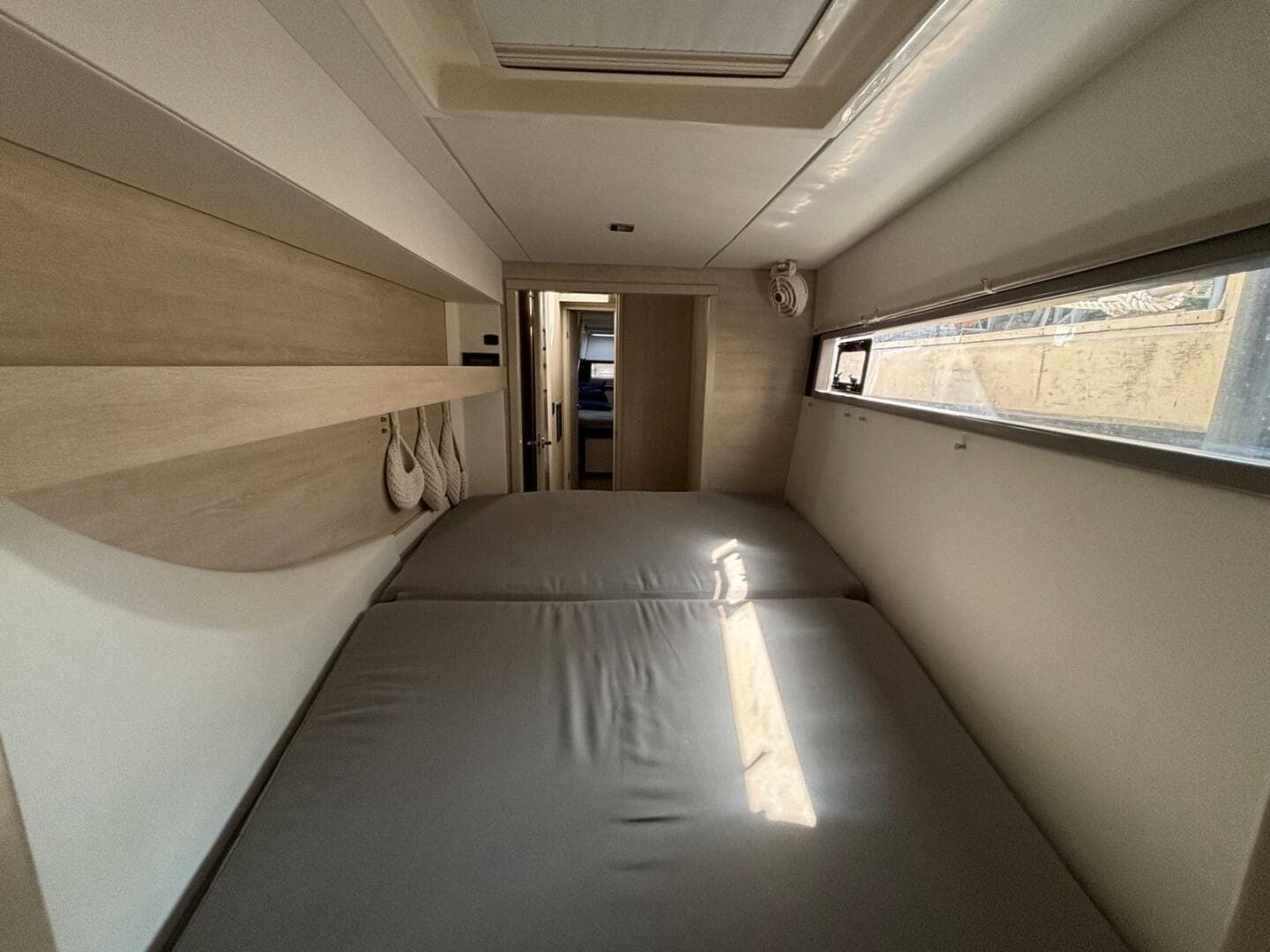 2019-leopard-40-sail-9726073-20250325073334581-1_XLARGE.jpg