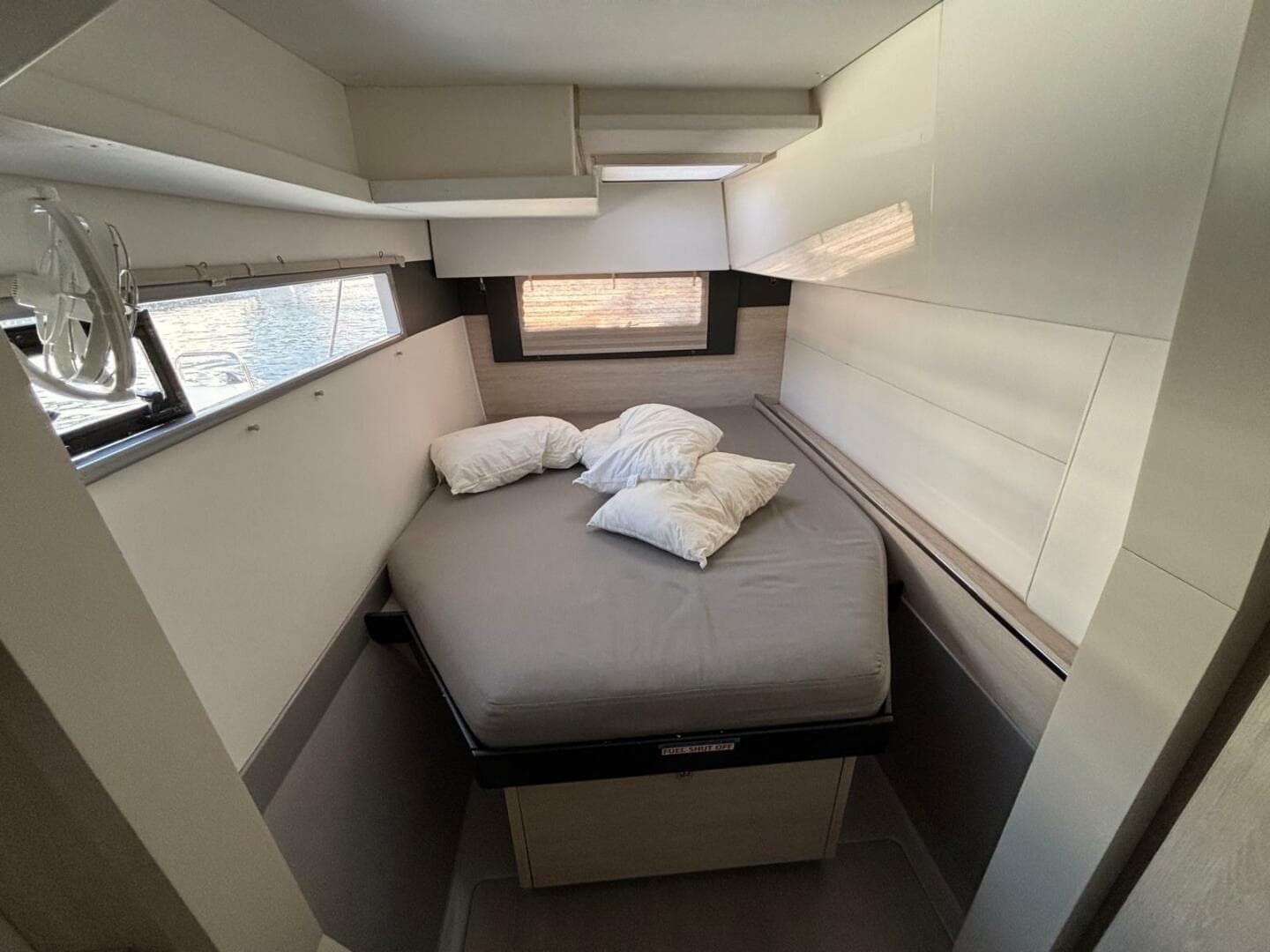 2019-leopard-40-sail-9726073-20250325073337583-1_XLARGE.jpg