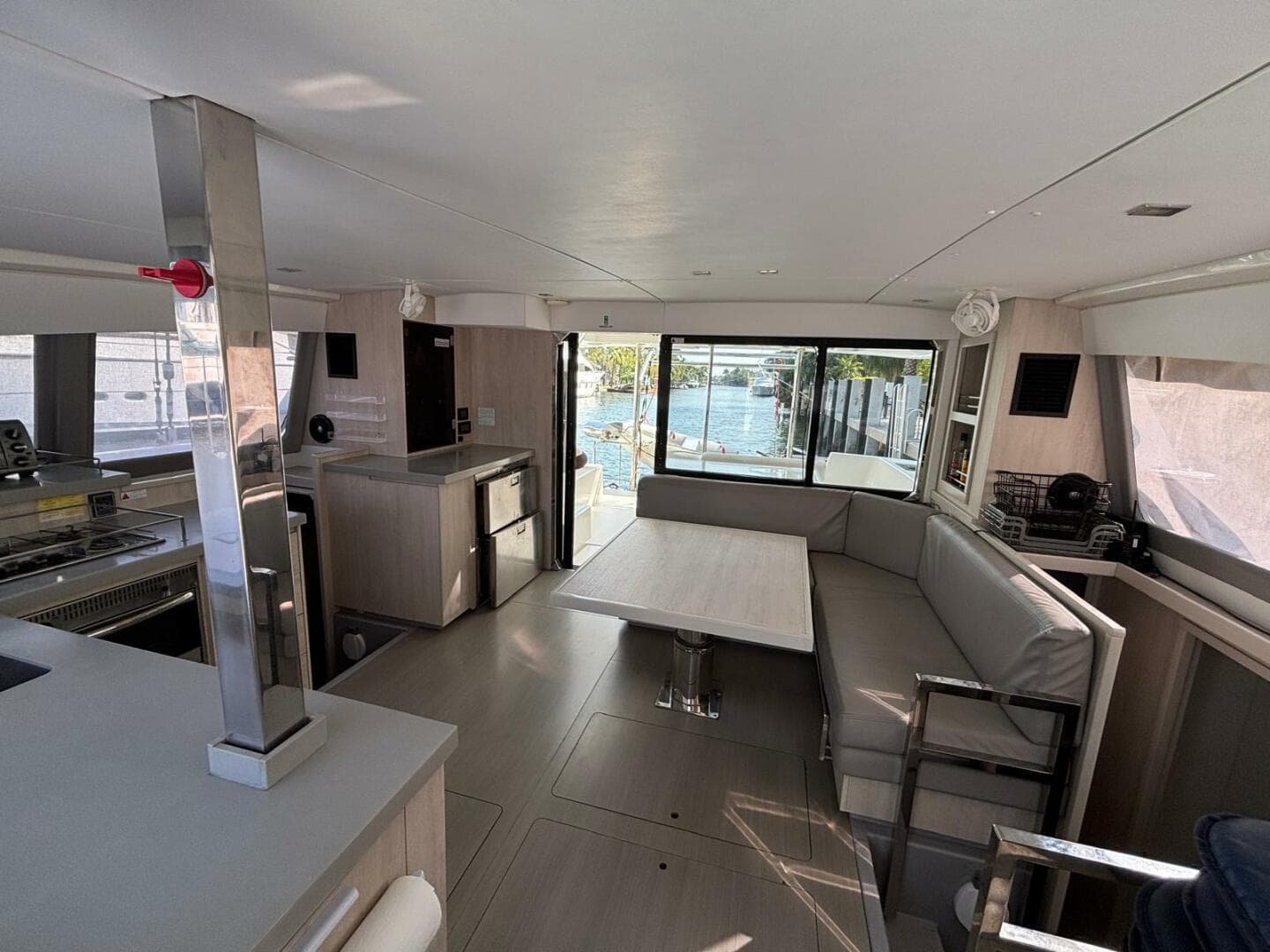 2019-leopard-40-sail-9726073-20250325073356783-1_XLARGE.jpg