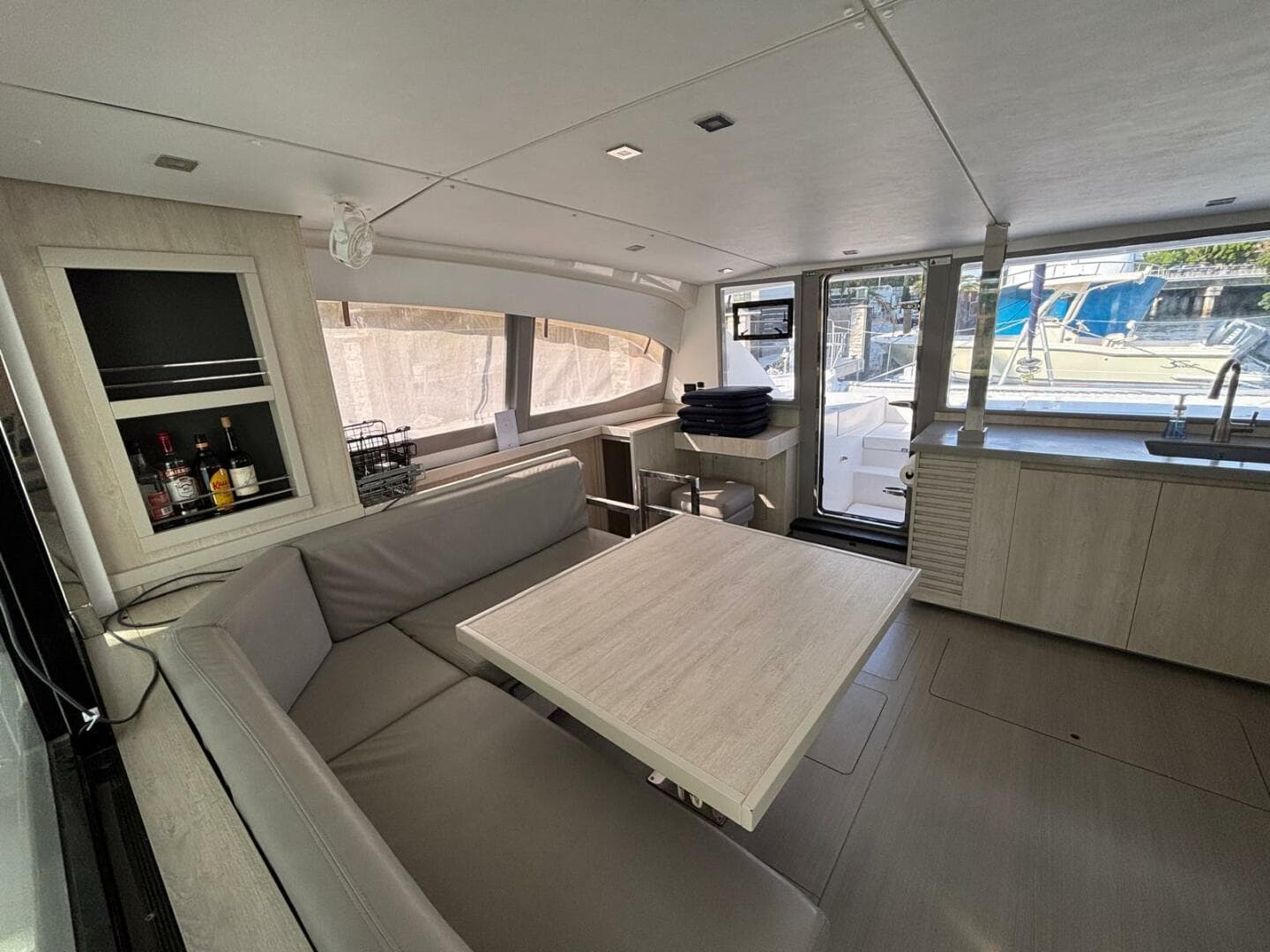 2019-leopard-40-sail-9726073-20250325073316784-1_XLARGE.jpg