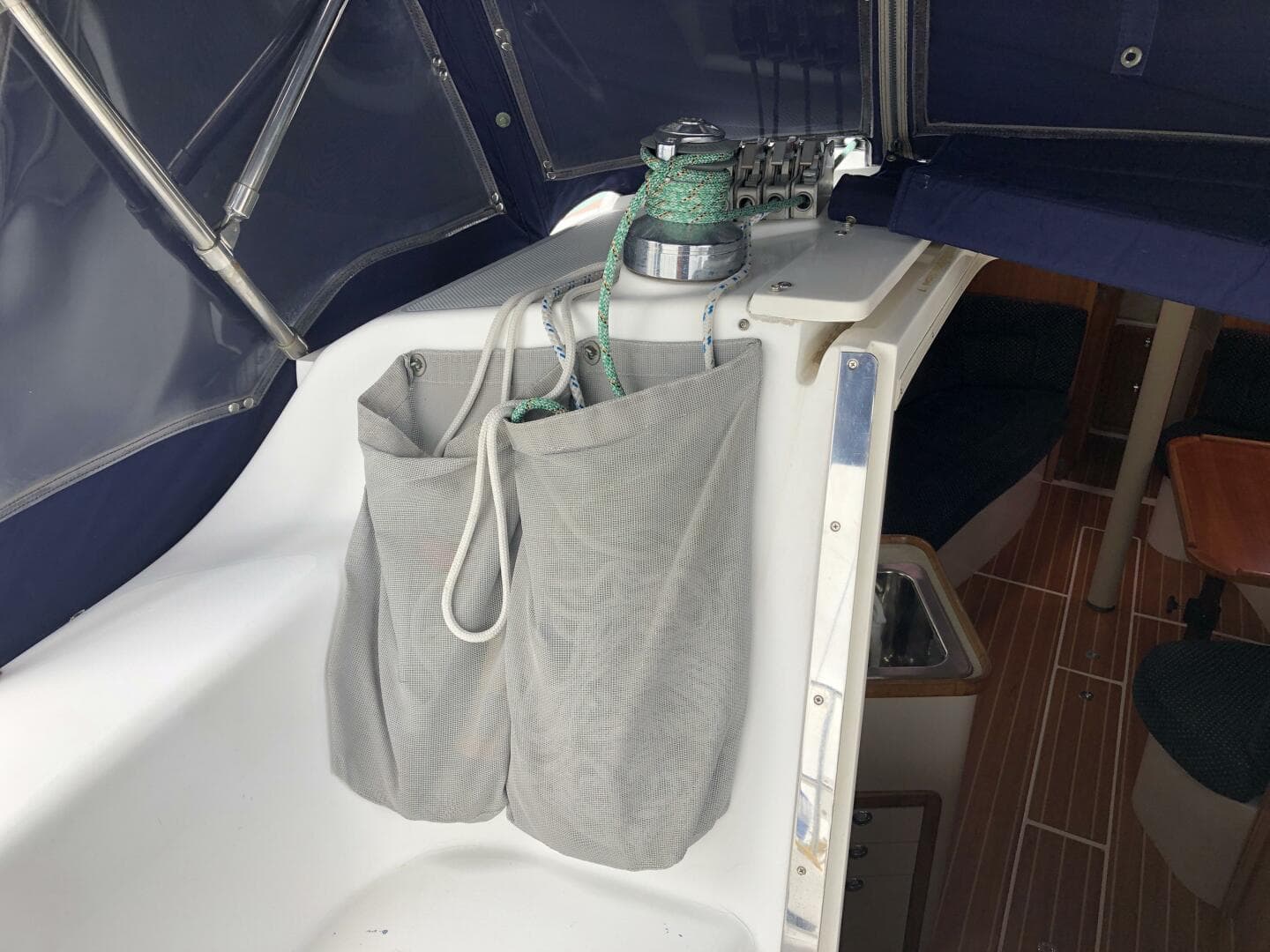 2005 Catalina 320