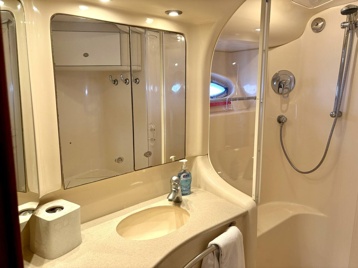 2004 Sea Ray 48 Sedan Bridge