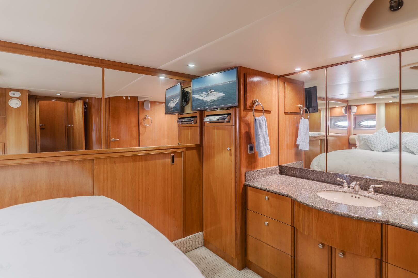 2004 Meridian 540 Pilothouse