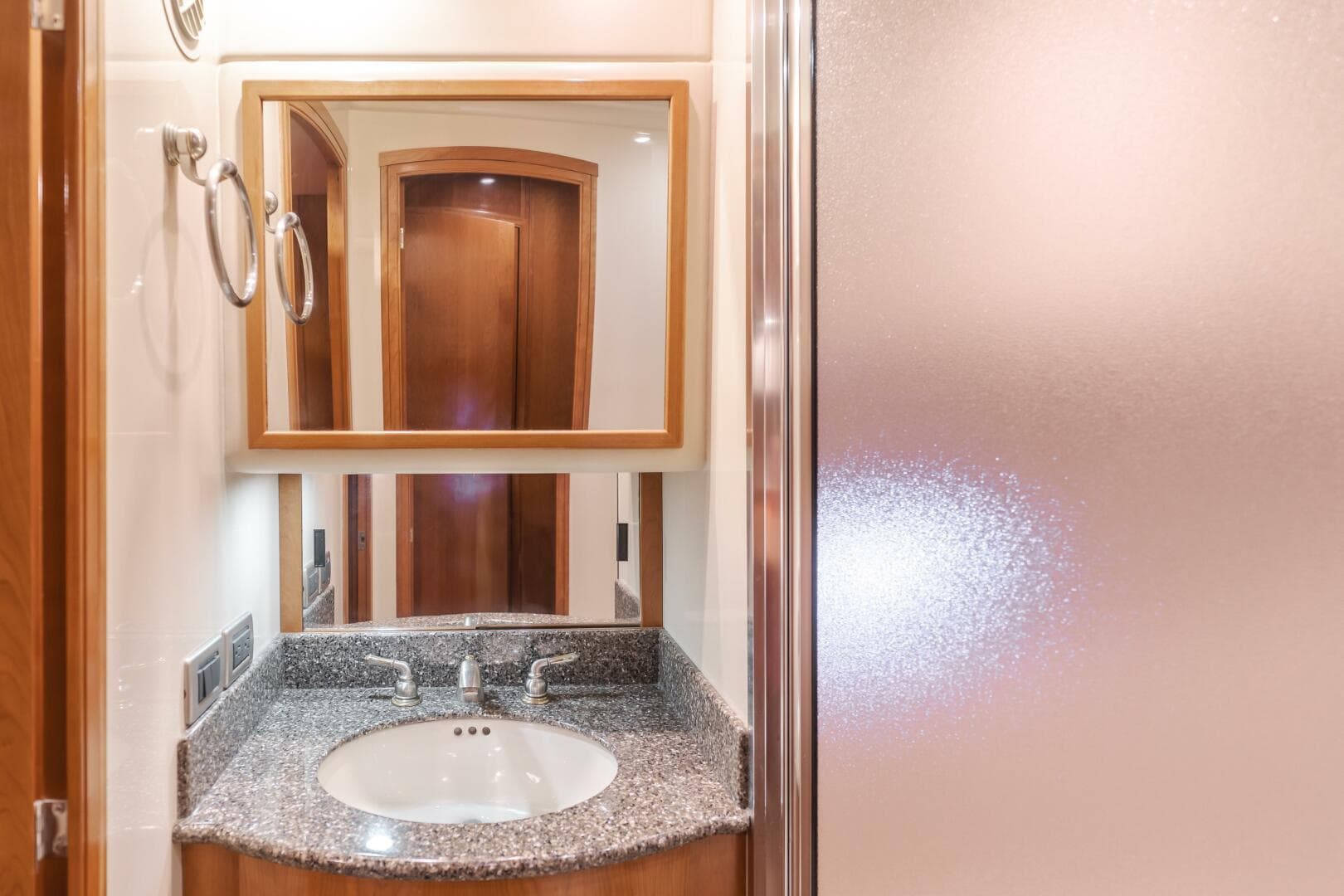 2004 Meridian 540 Pilothouse