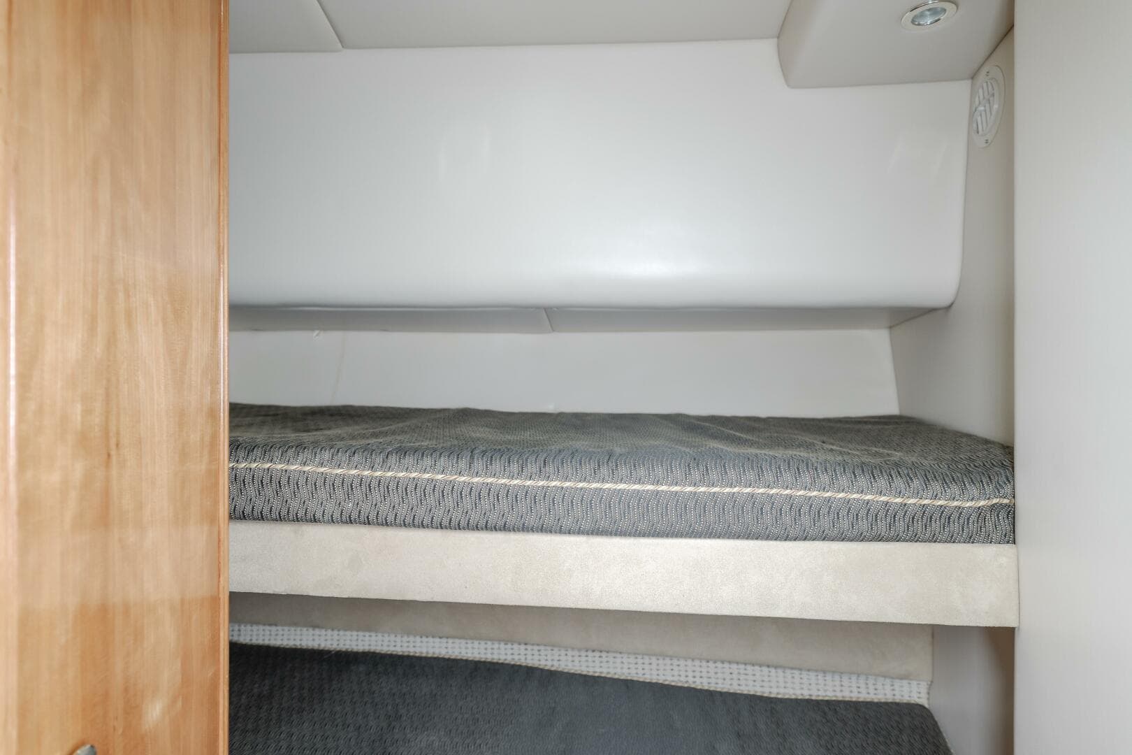 2004 Meridian 540 Pilothouse