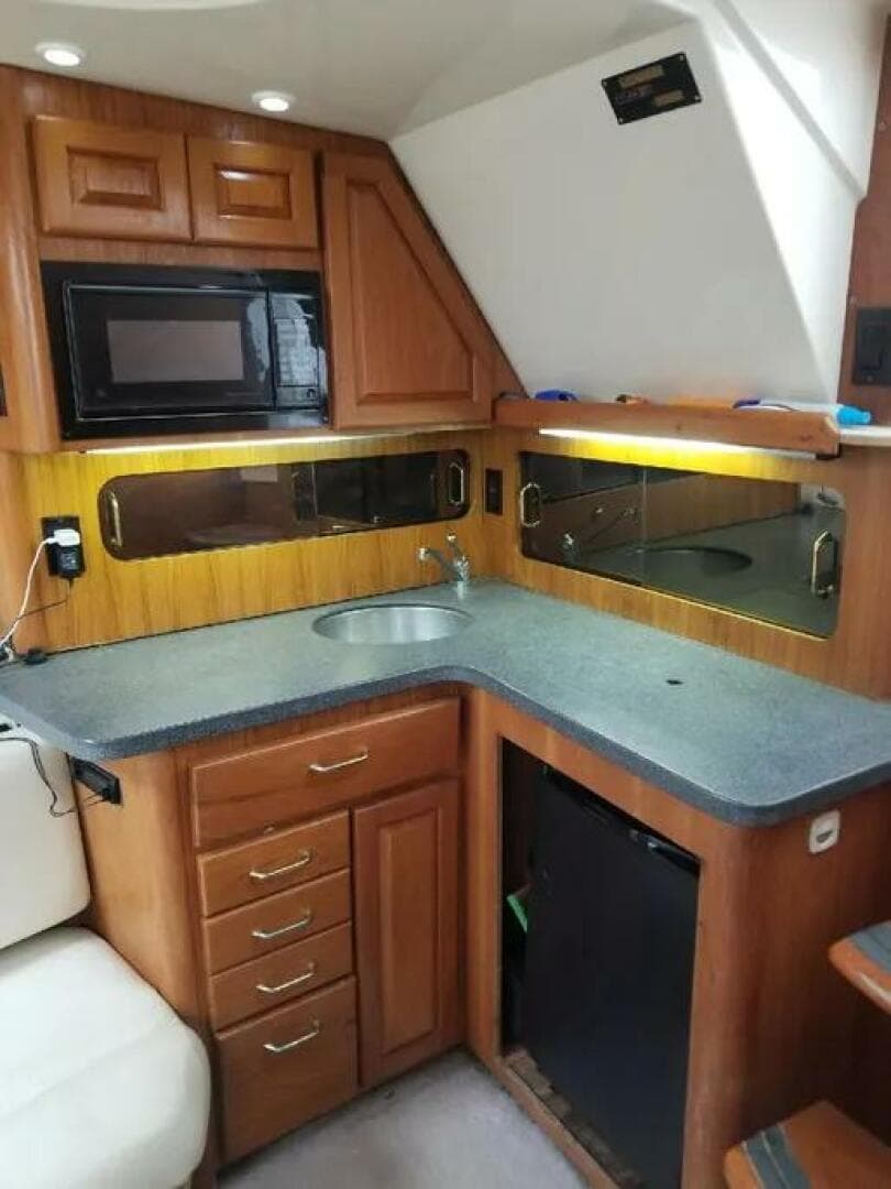 2002 Luhrs Express 36