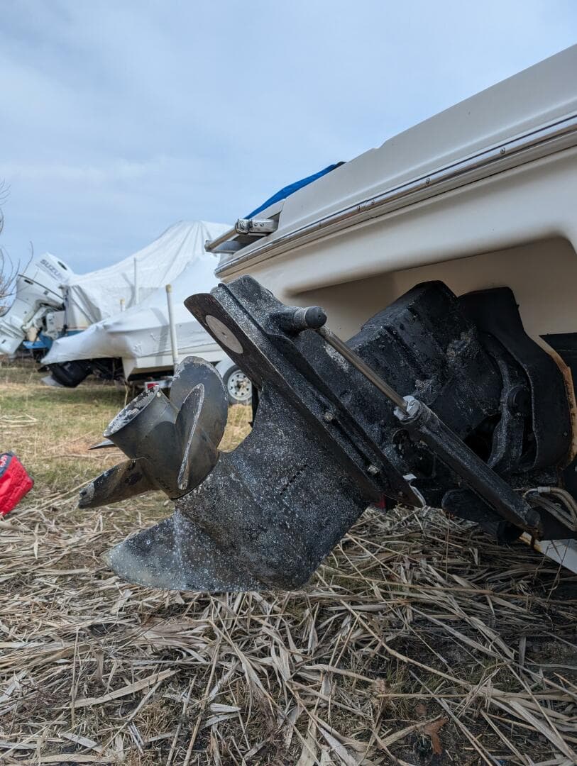 Sea_ray_210_star_engine_1