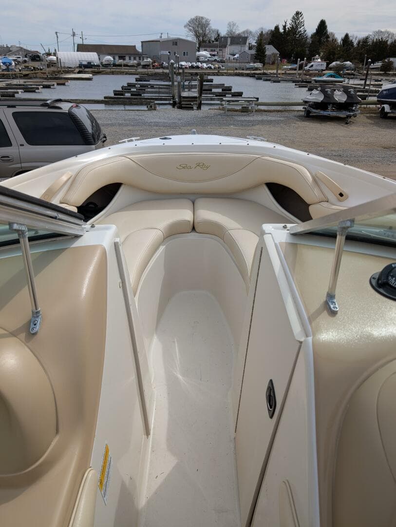 Sea_ray_210_helm_4