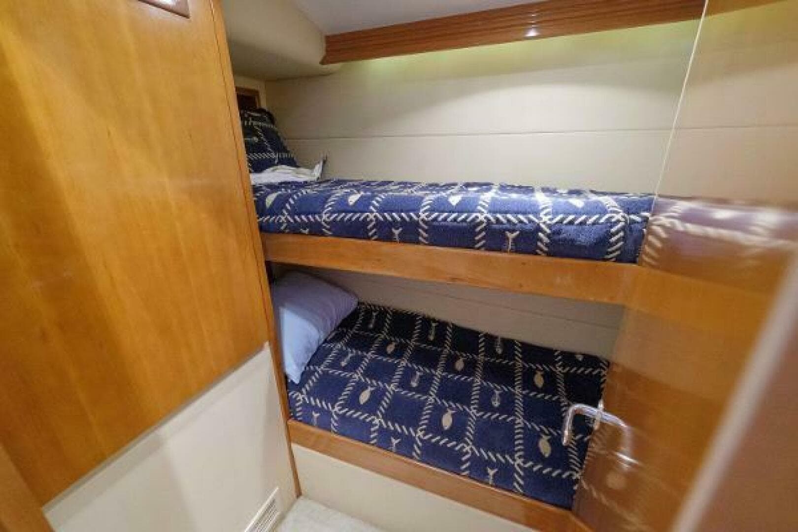 Hatteras 50 Tide Up II - Guest Stateroom