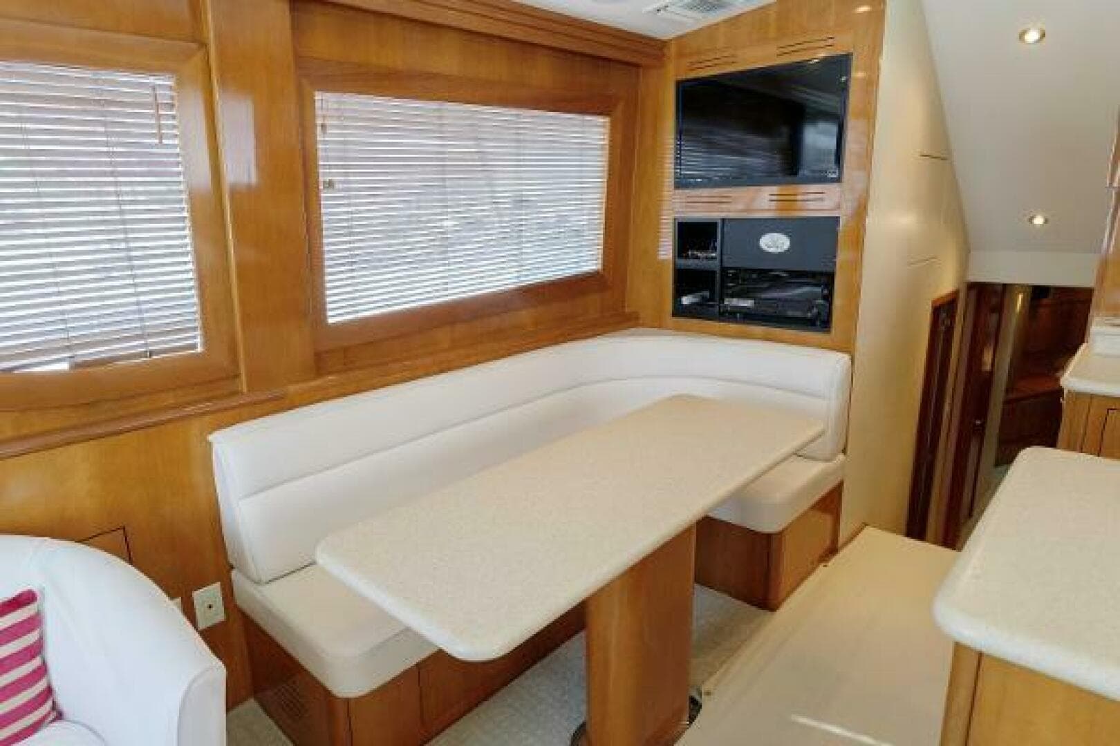 Hatteras 50 Tide Up II - Dinette
