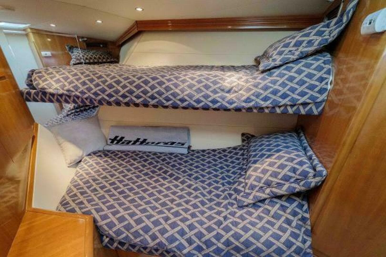 Hatteras 50 Tide Up II - VIP Stateroom
