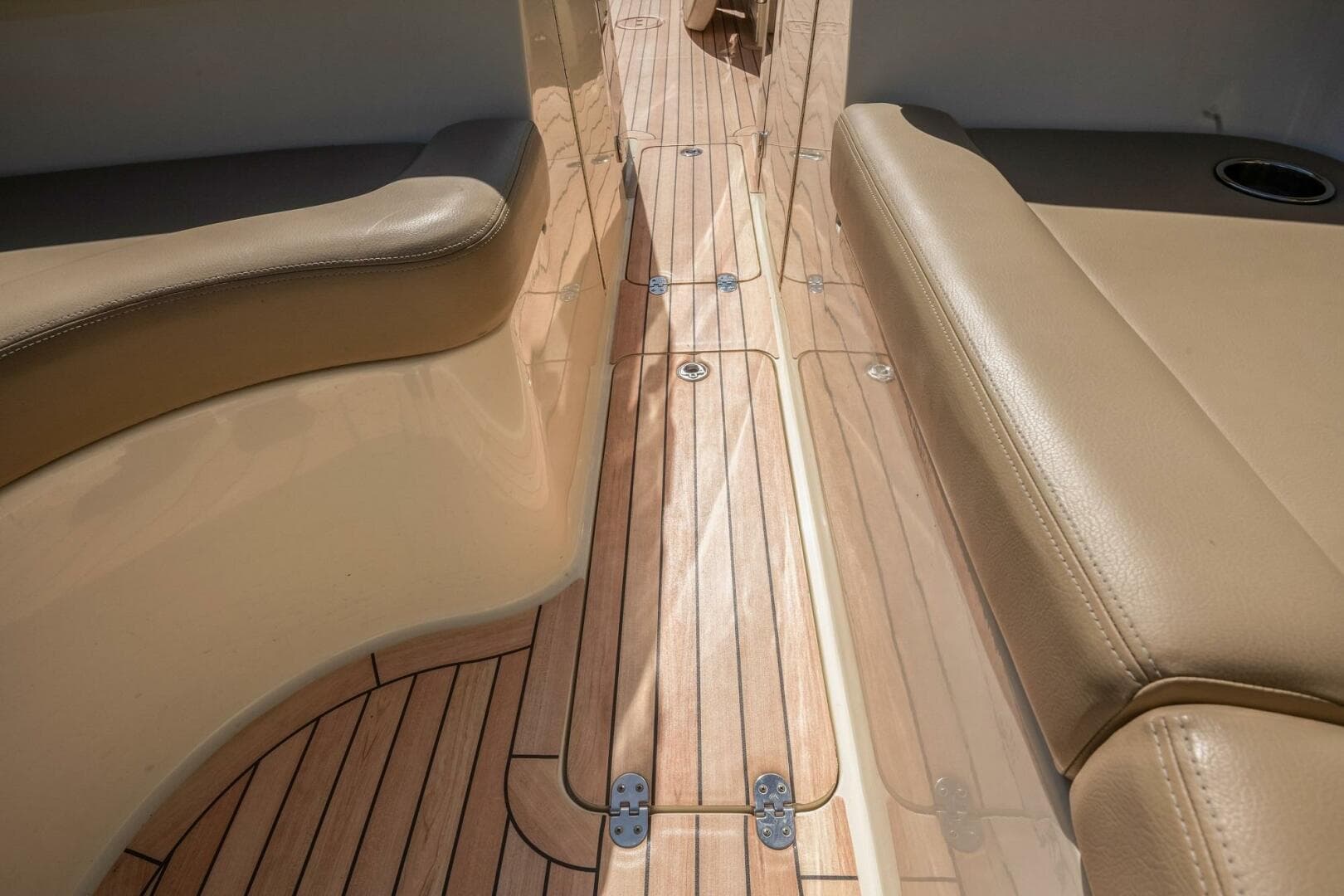 2013 Chris-Craft Launch 32