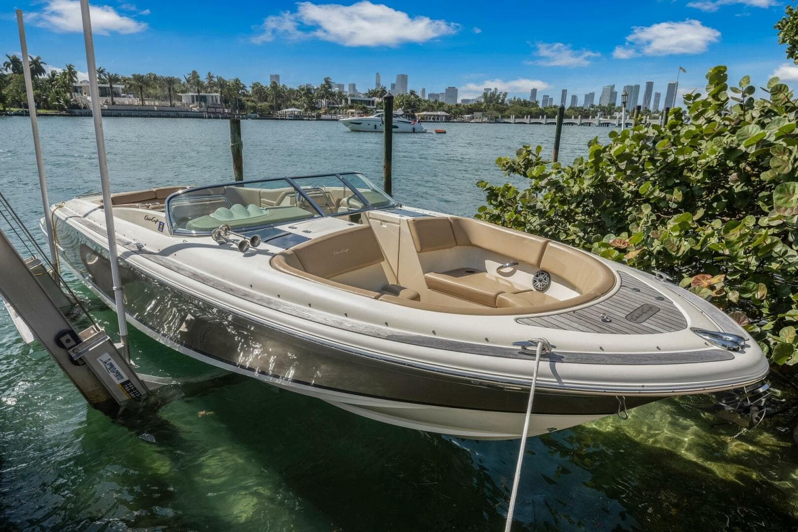 2013 Chris-Craft Launch 32