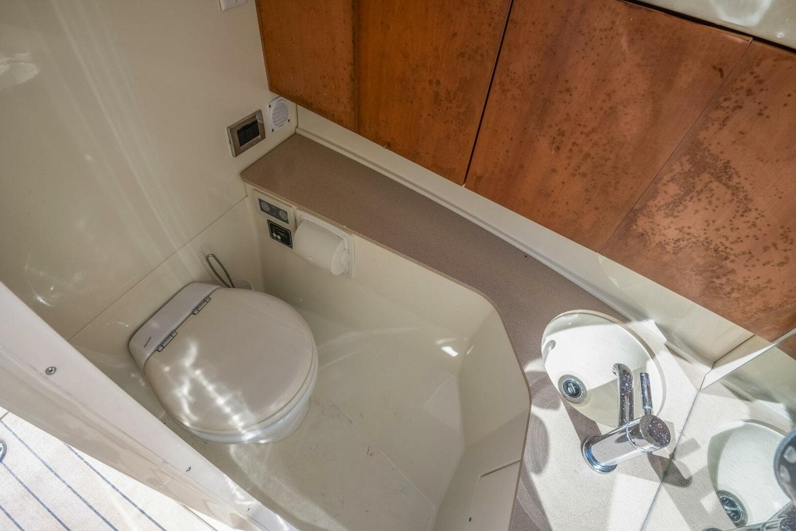 2013 Chris-Craft Launch 32