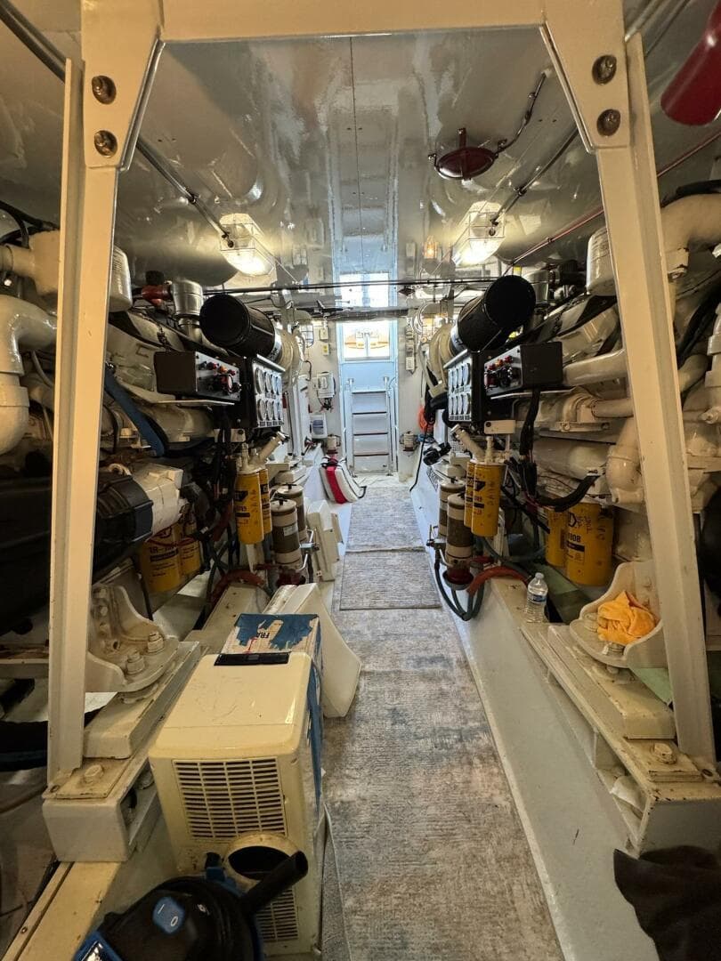 1985 Hatteras Enclosed Bridge