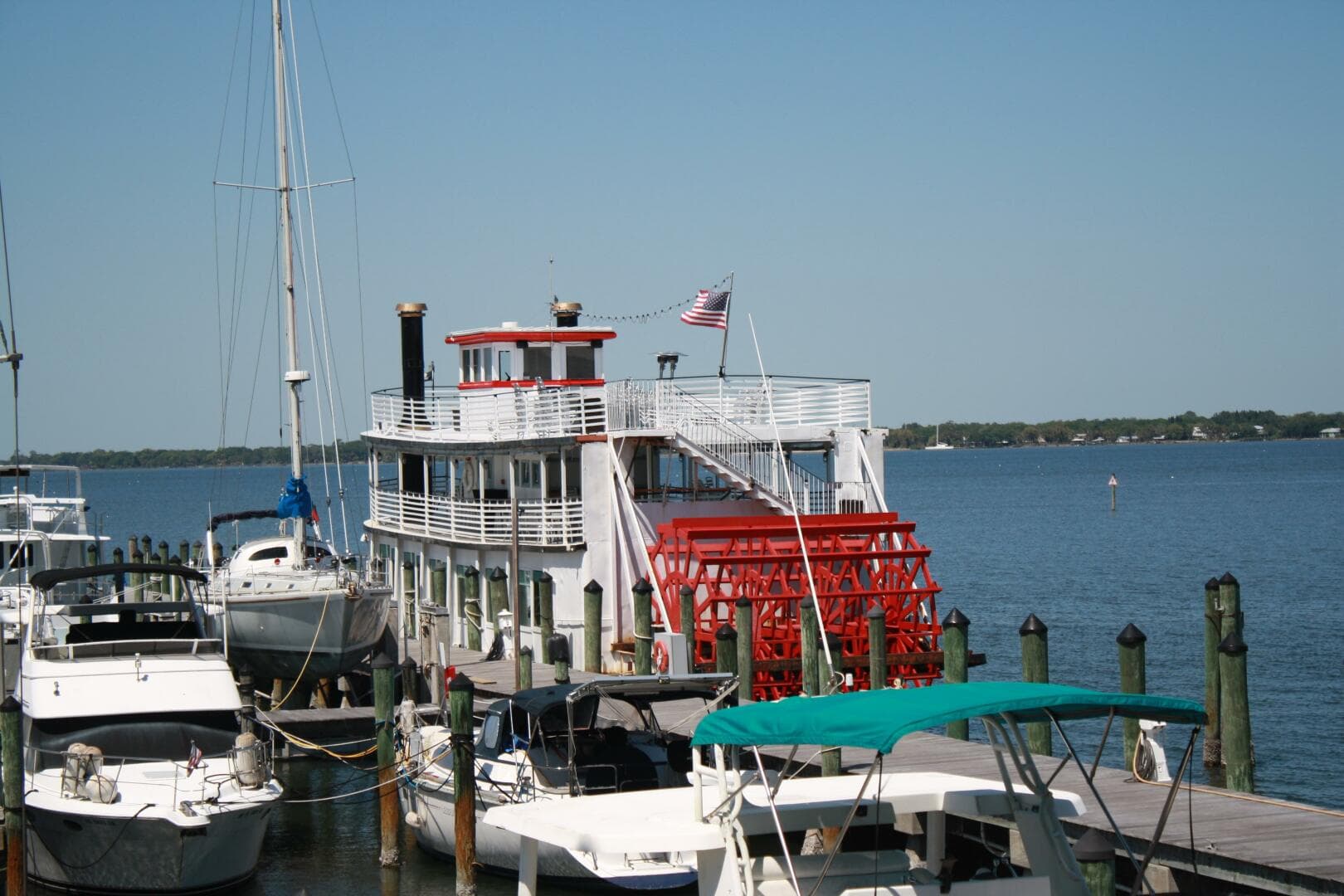 1984 Custom Vinette 99 Paddle Wheel