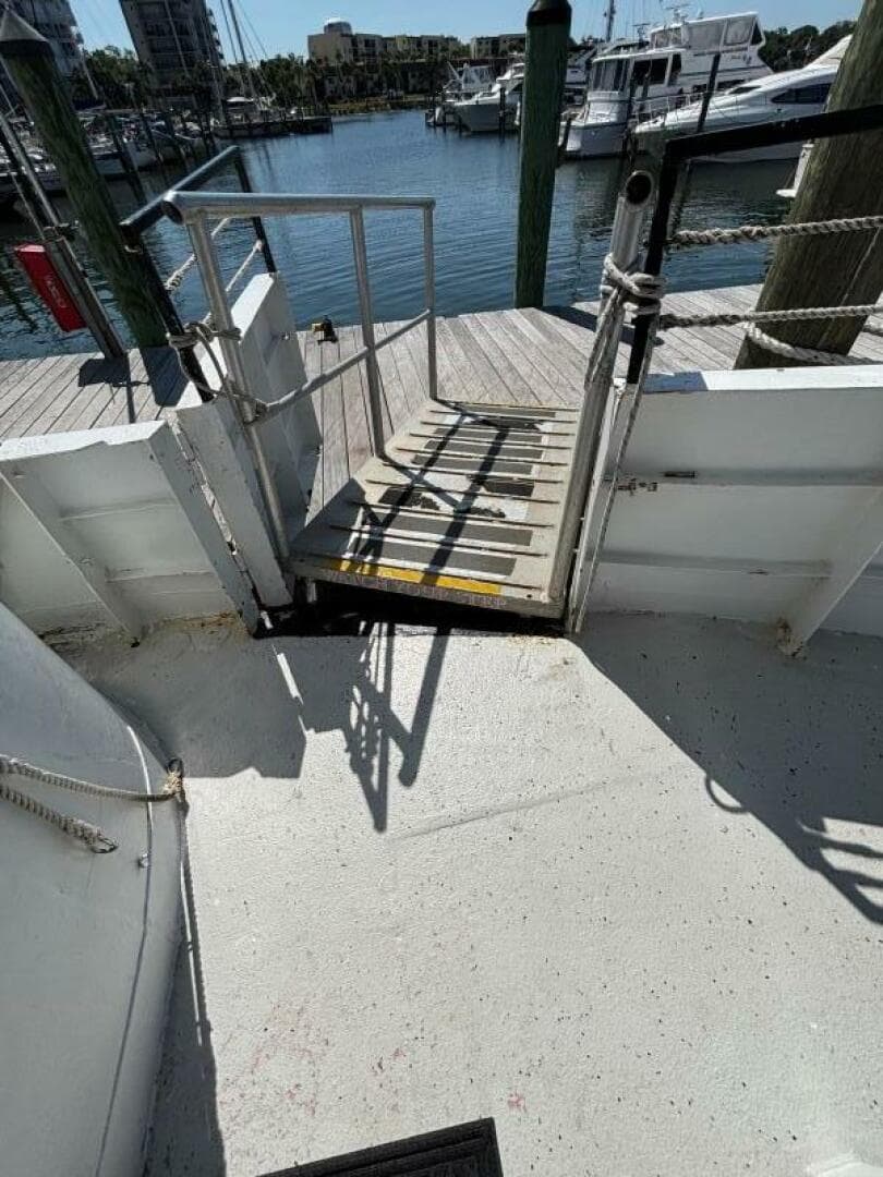 1984 Custom Vinette 99 Paddle Wheel