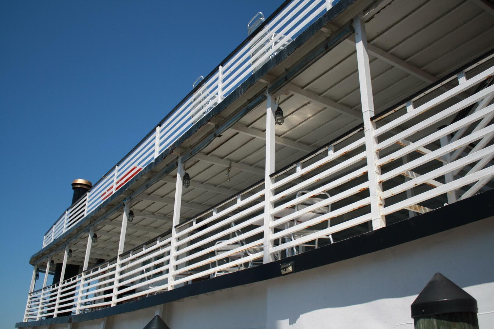 1984 Custom Vinette 99 Paddle Wheel