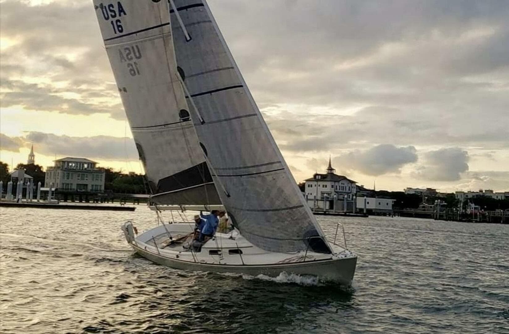 2009 e Sailing Yachts e Sailing Yachts e33