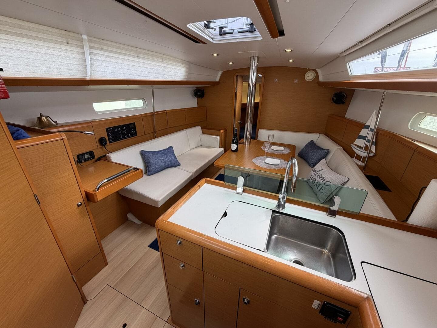 2018 Jeanneau Sun Odyssey 389