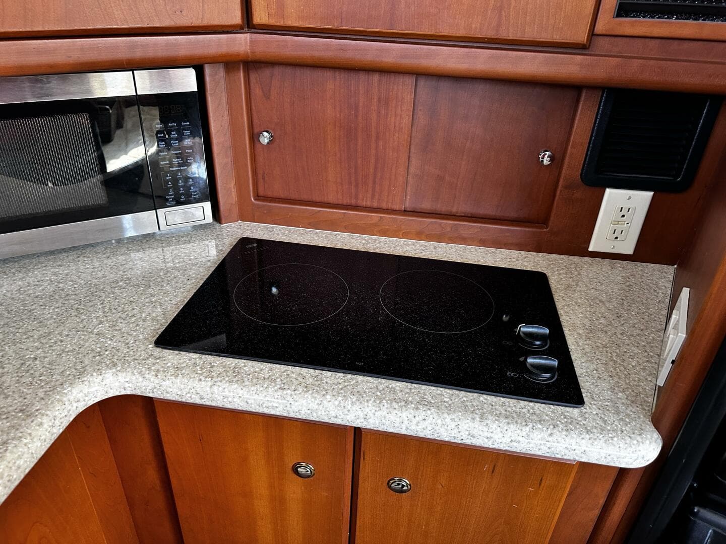 2005 Silverton 35 Motor Yacht