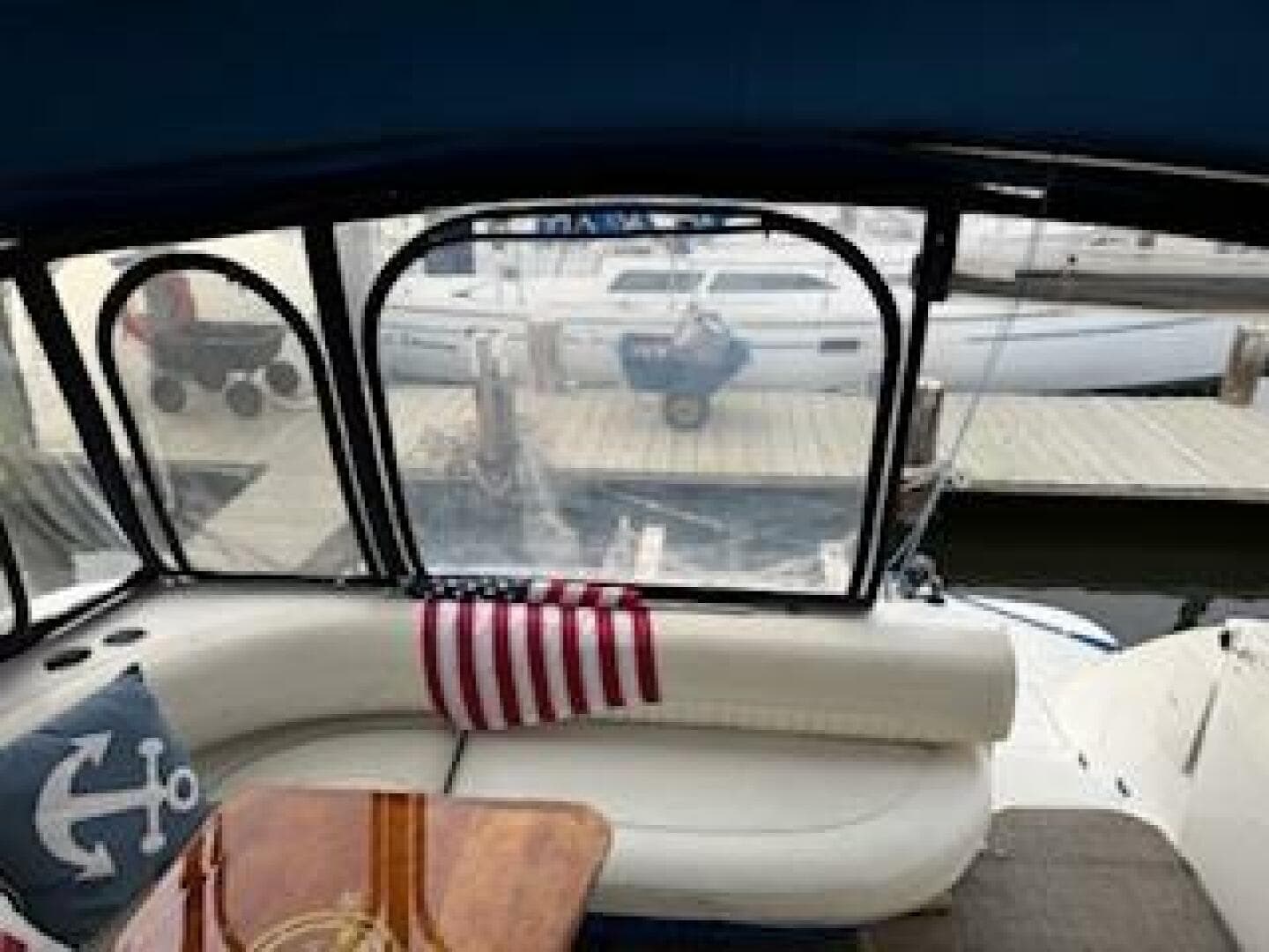 1998 Cruisers Yachts 4270