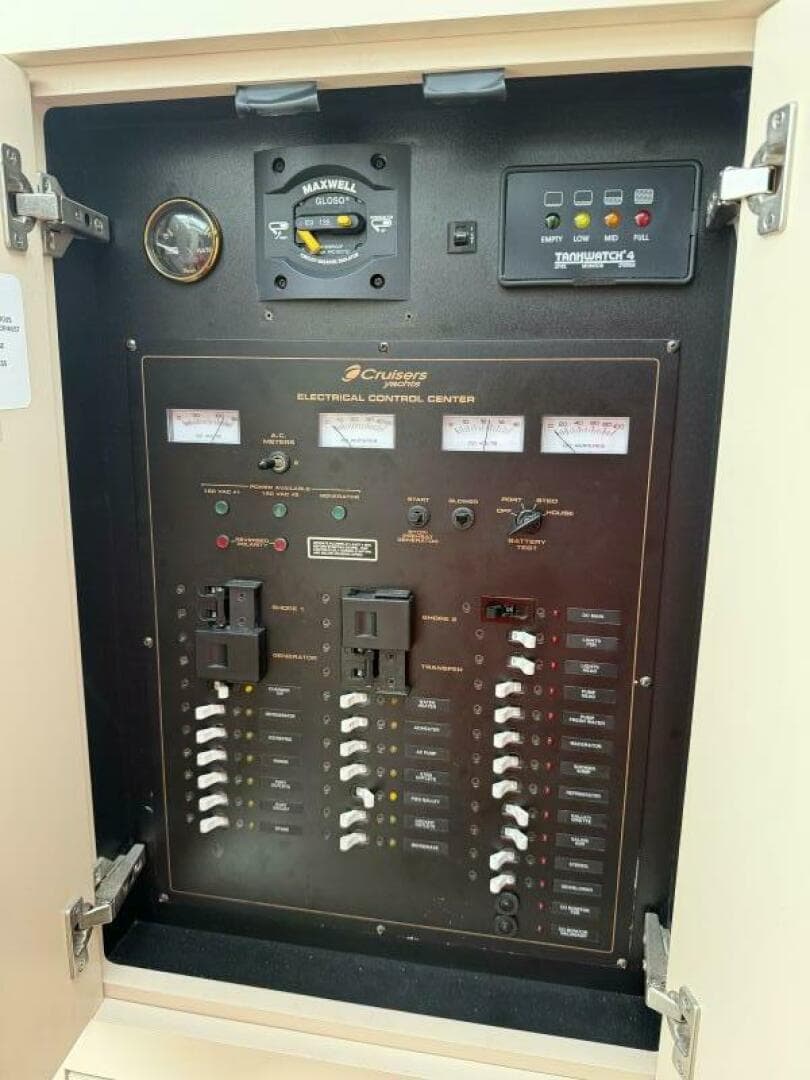 2001 Cruisers 3672 Express