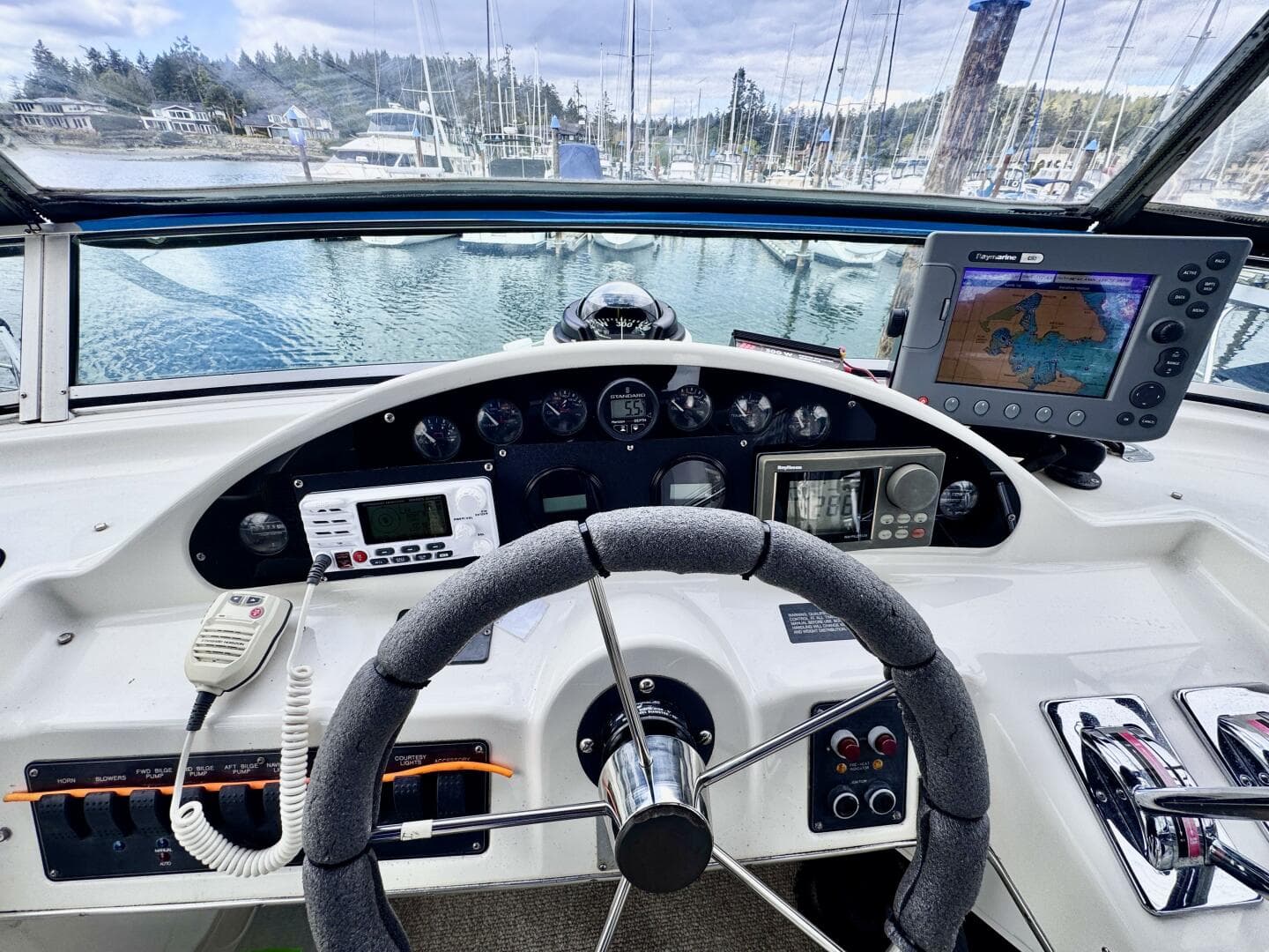 1998 Bayliner 4087
