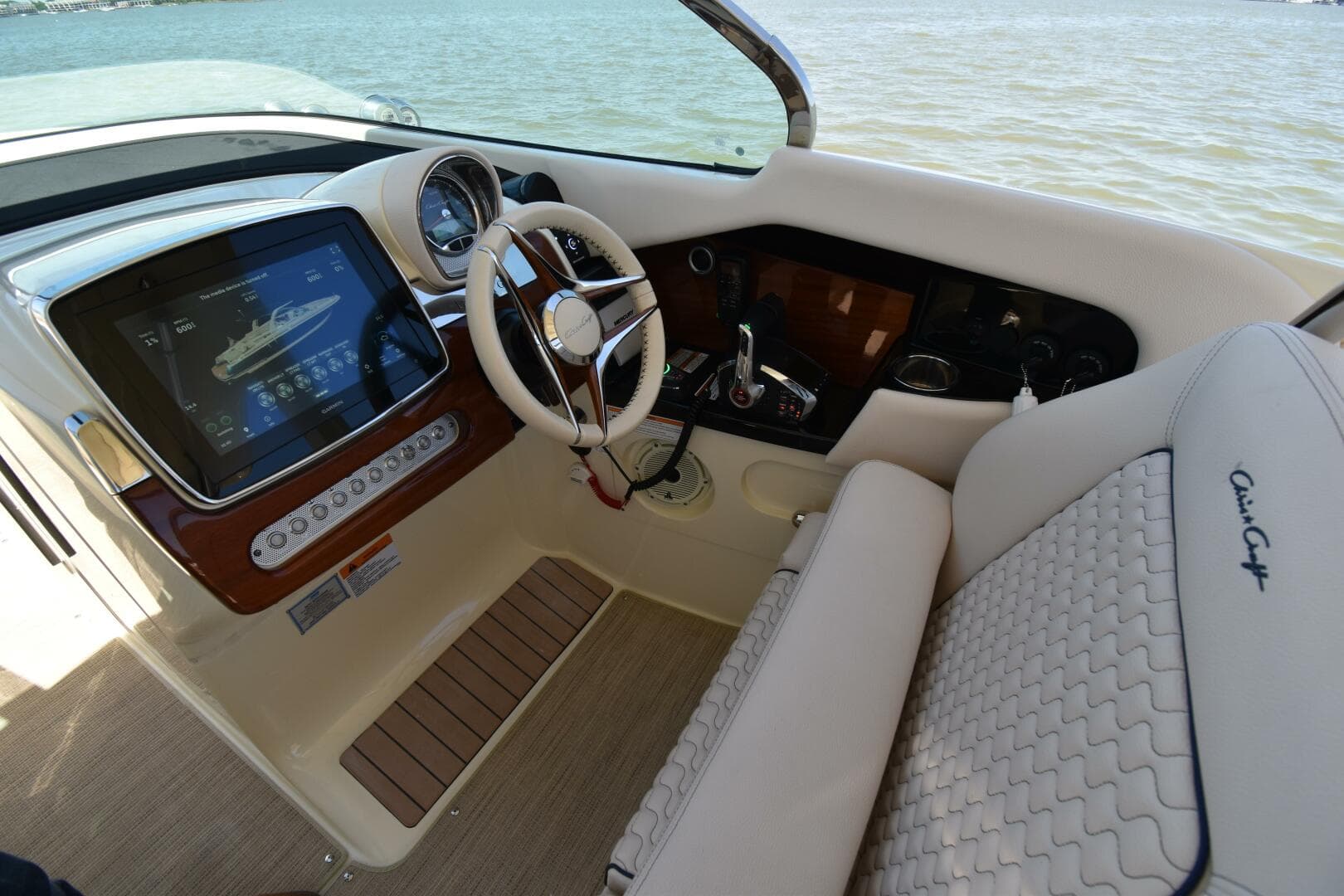 2023 Chris-Craft 31 Launch GT