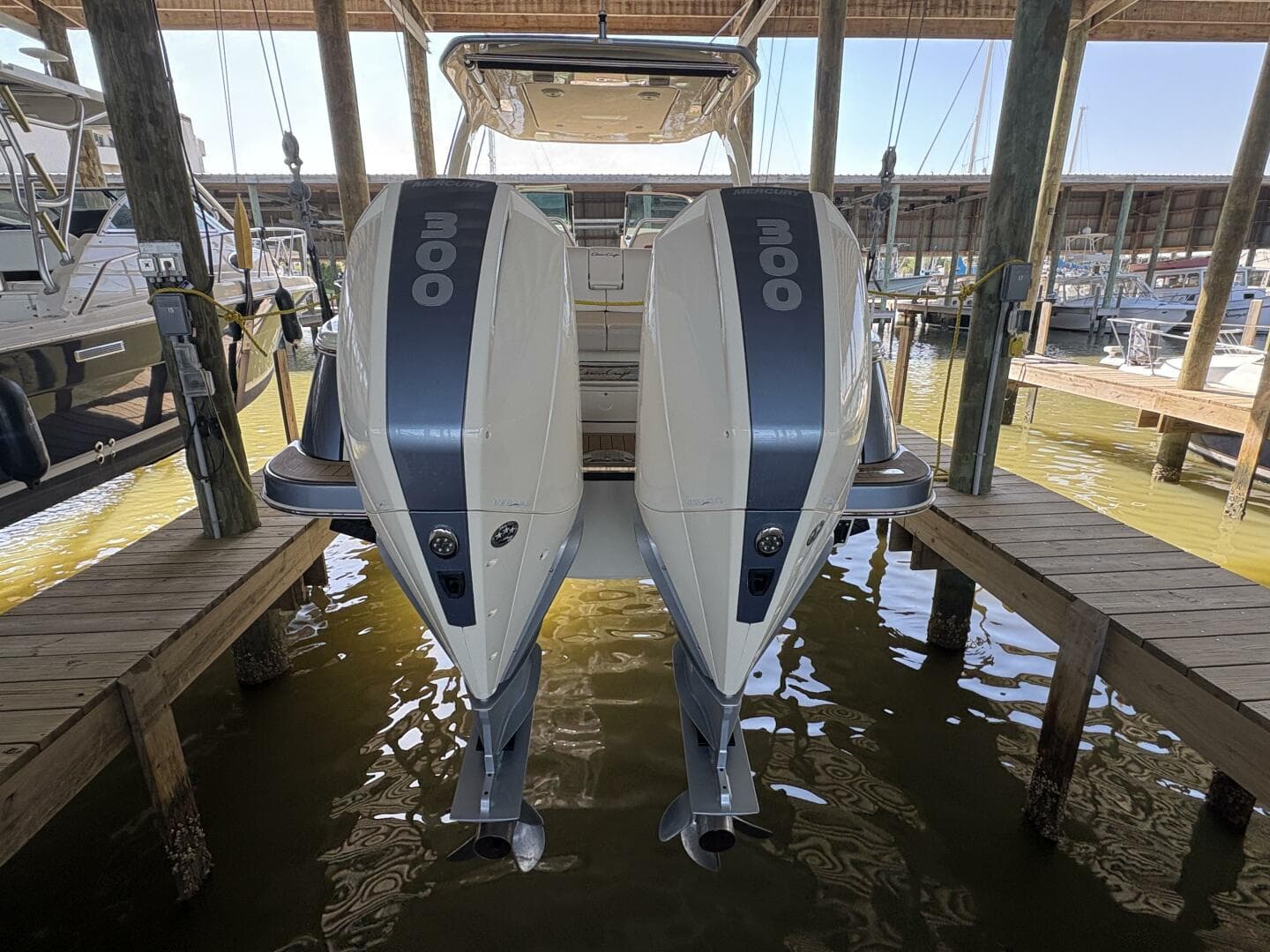 2023 Chris-Craft 31 Launch GT