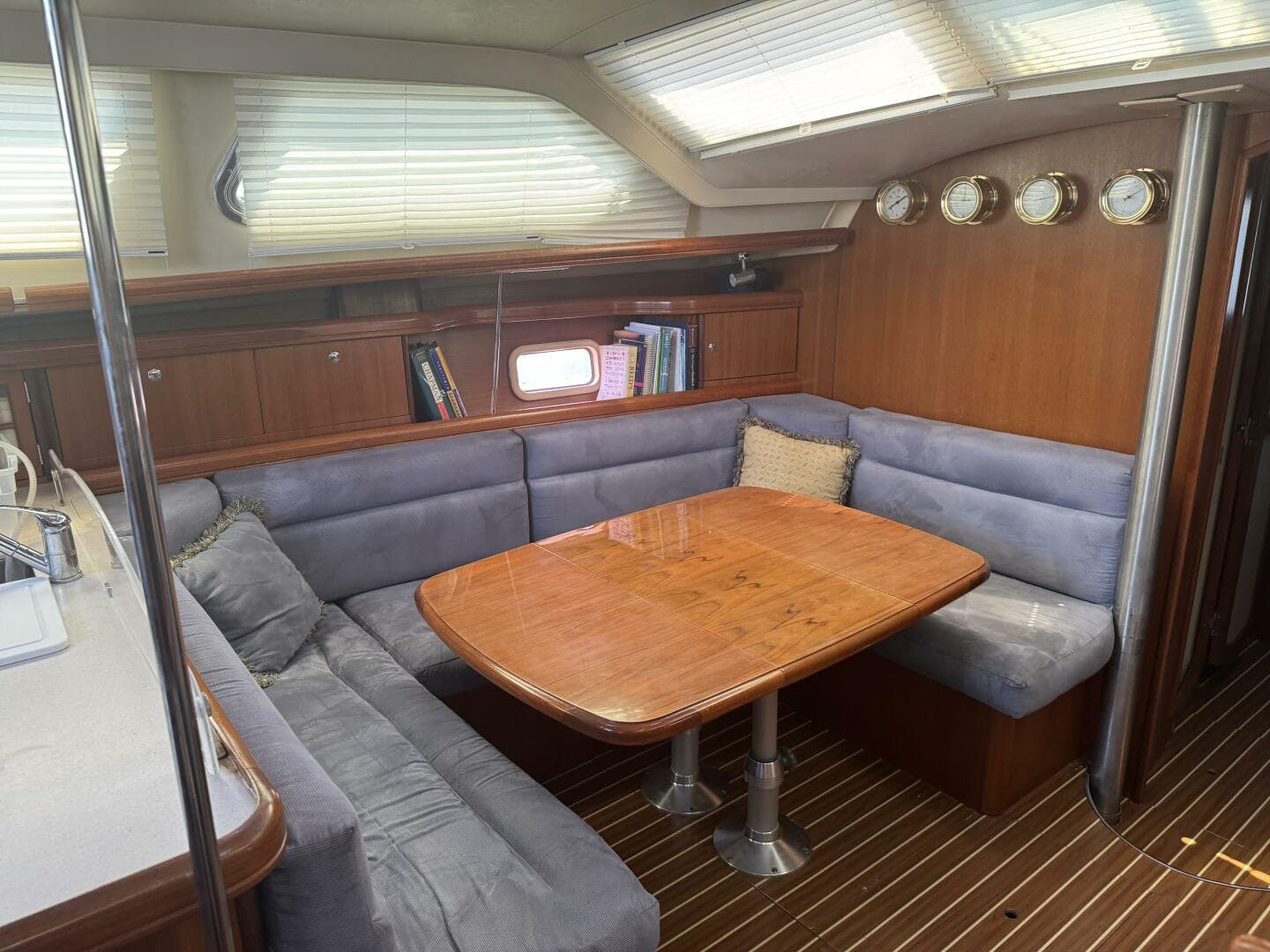 2007 Hunter Deck Salon