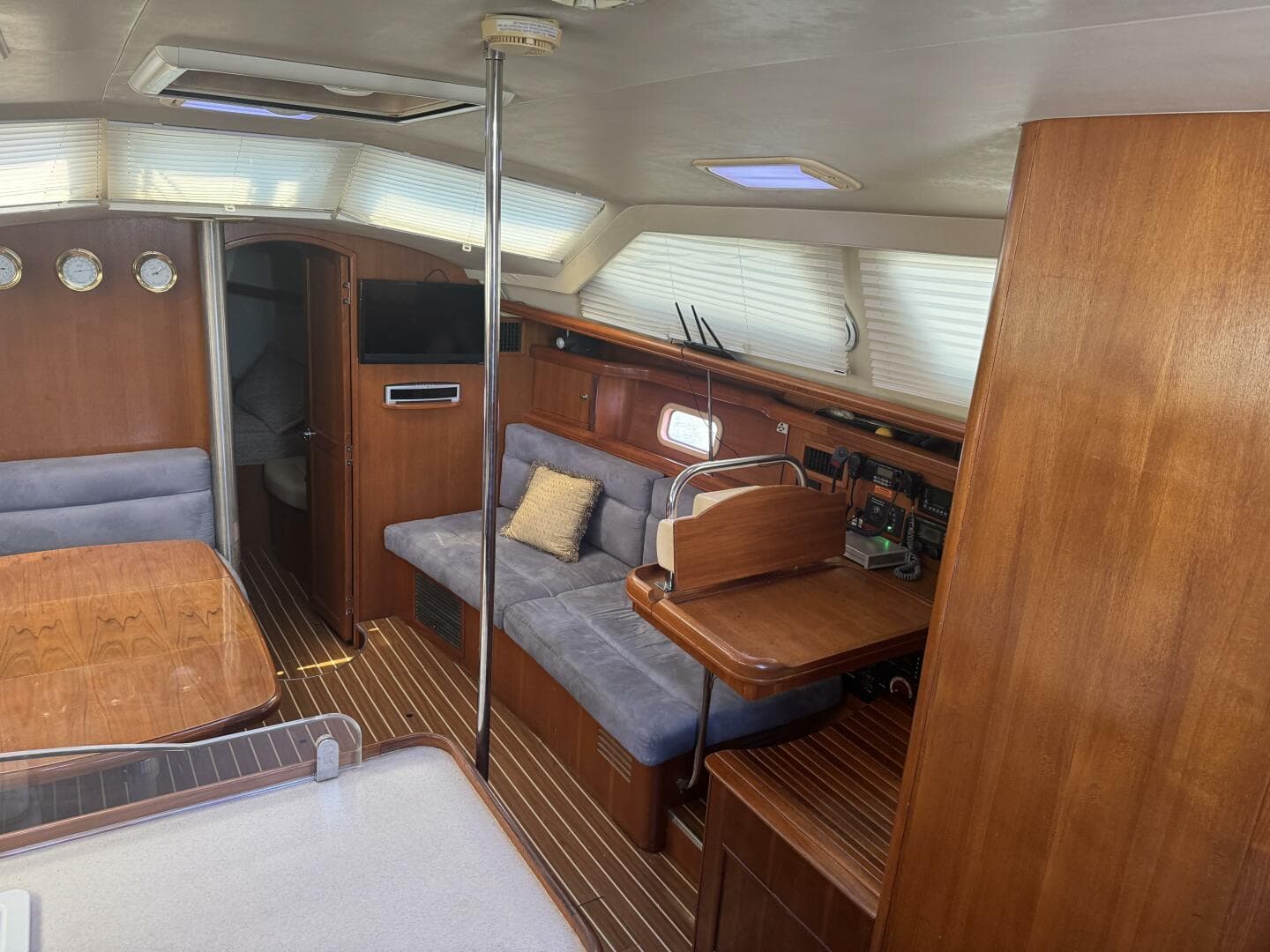 2007 Hunter Deck Salon