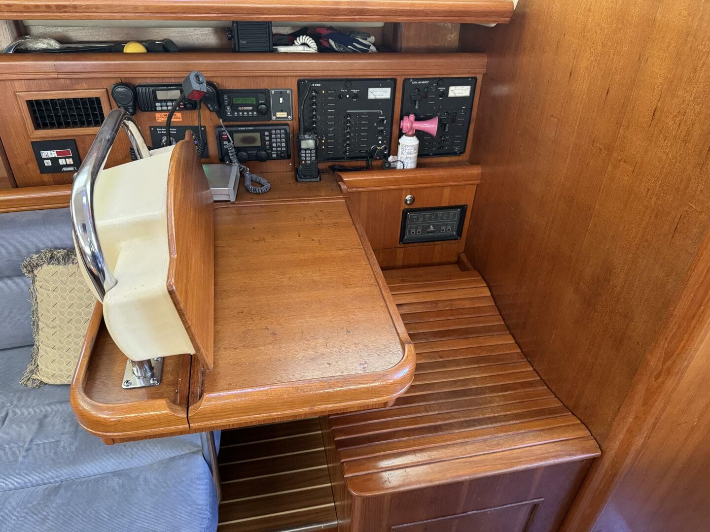 2007 Hunter Deck Salon