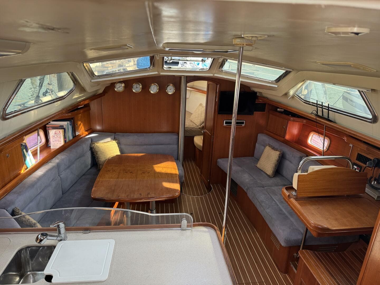 2007 Hunter Deck Salon