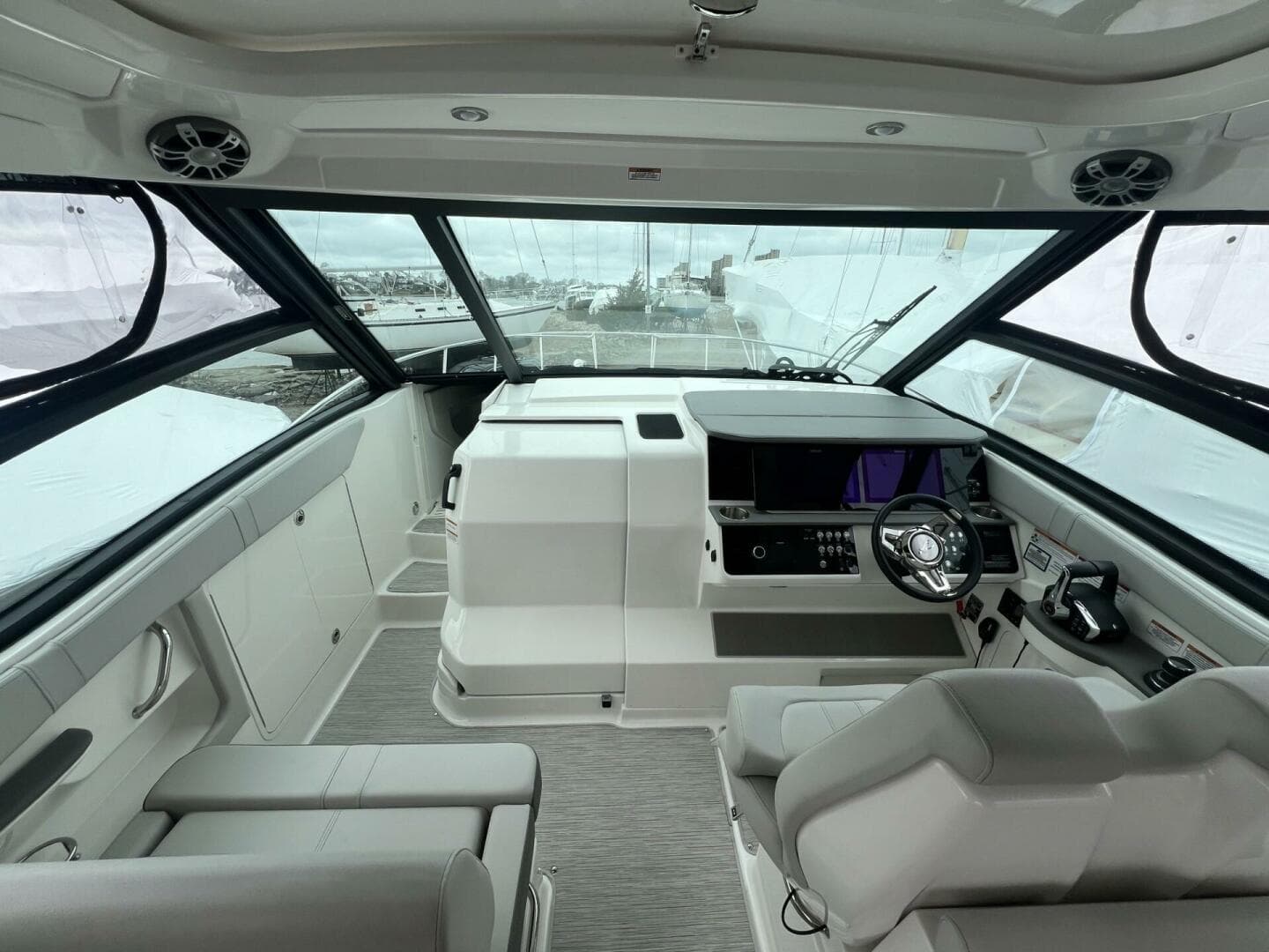 2023 Sea Ray 320 Sundancer