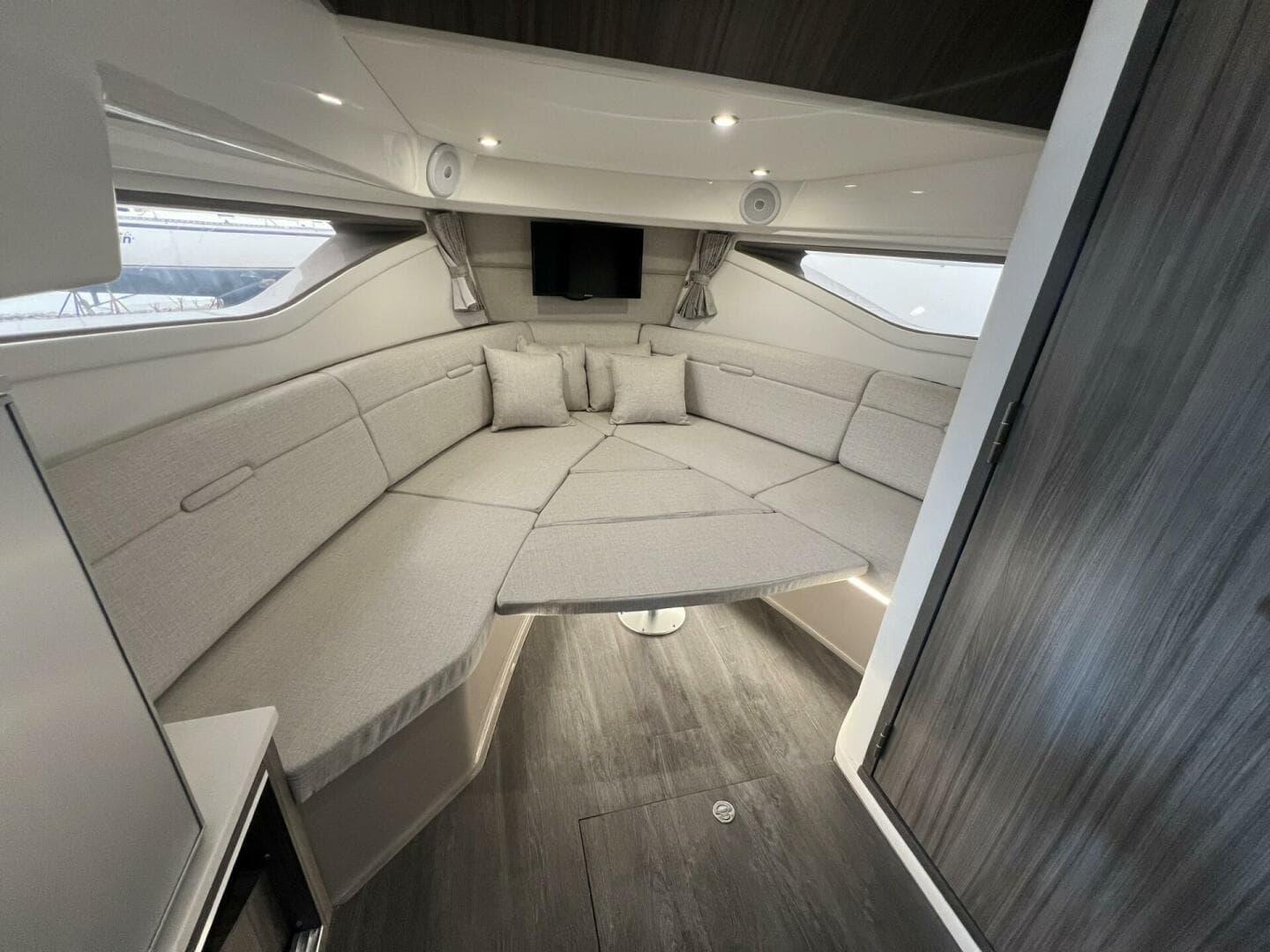 2023 Sea Ray 320 Sundancer