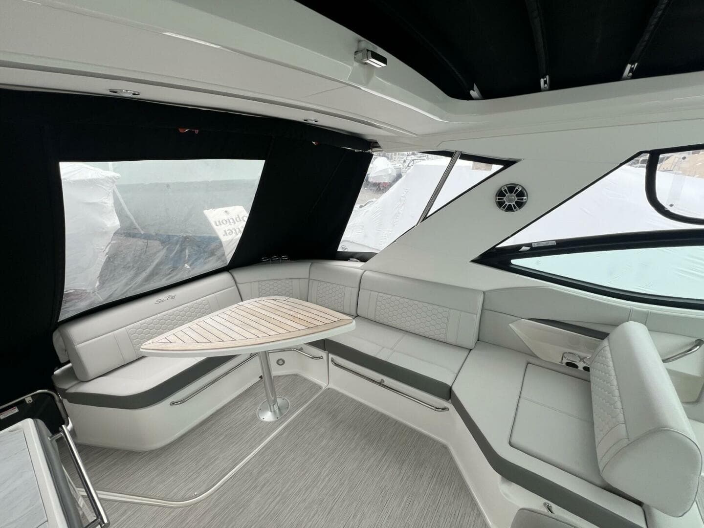 2023 Sea Ray 320 Sundancer