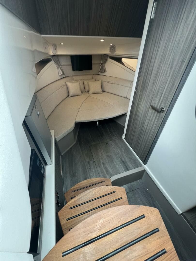 2023 Sea Ray 320 Sundancer