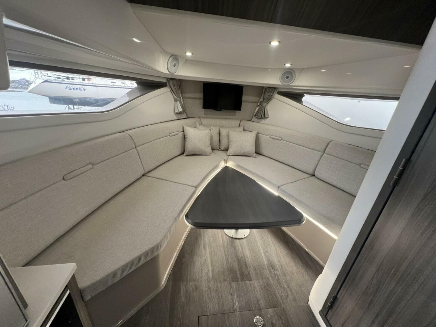 2023 Sea Ray 320 Sundancer