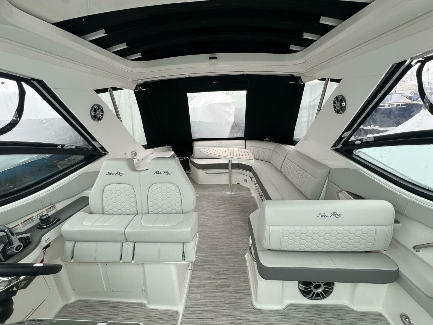2023 Sea Ray 320 Sundancer