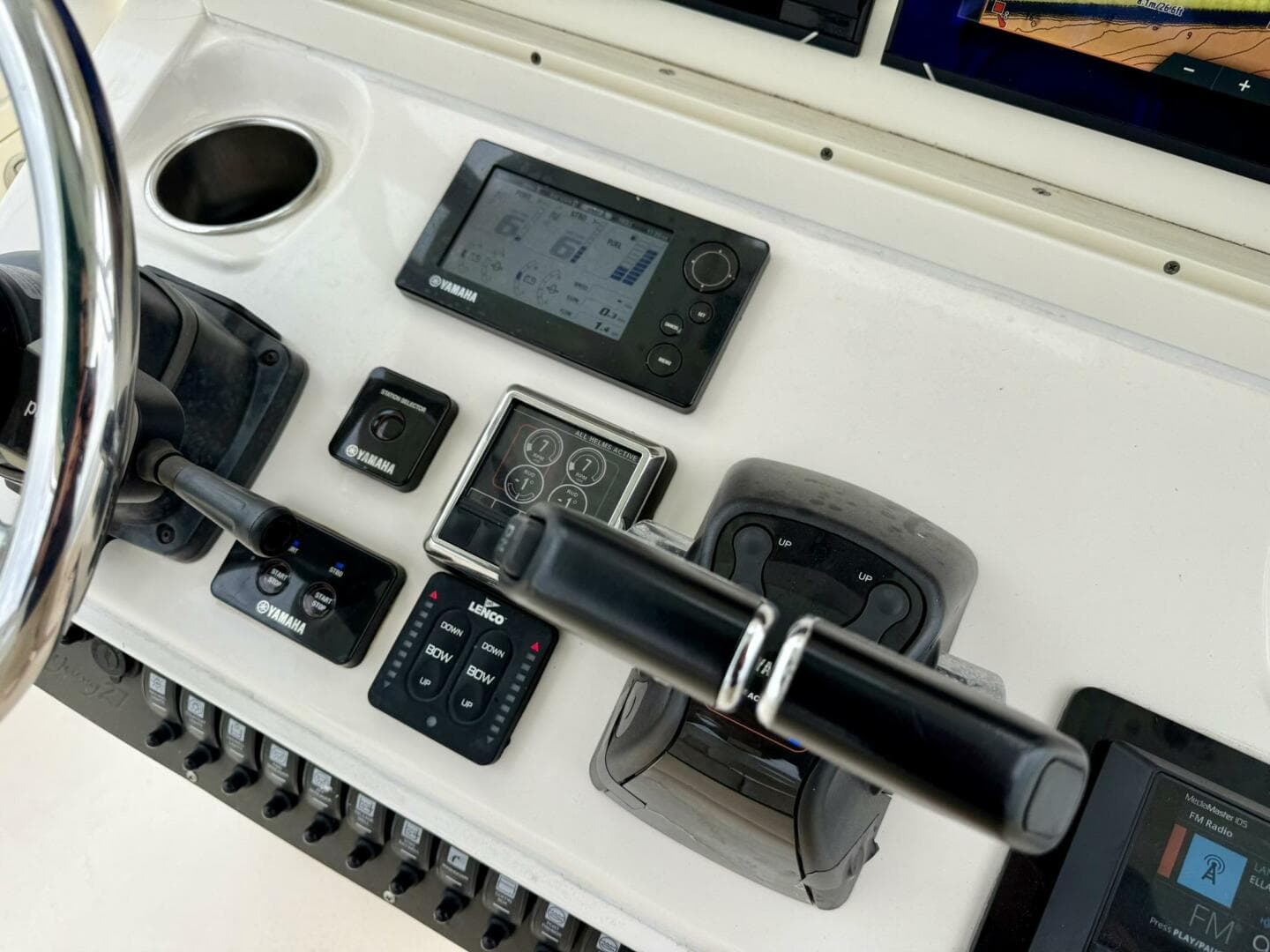 2019 Young Boats 27 - Helm/Electronics 