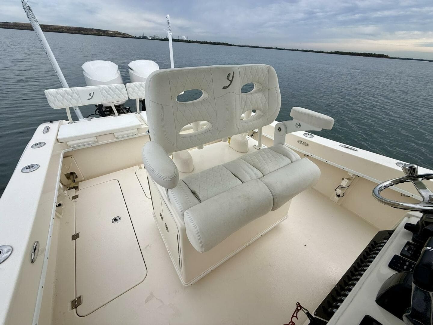 2019 Young Boats 27 - Helm