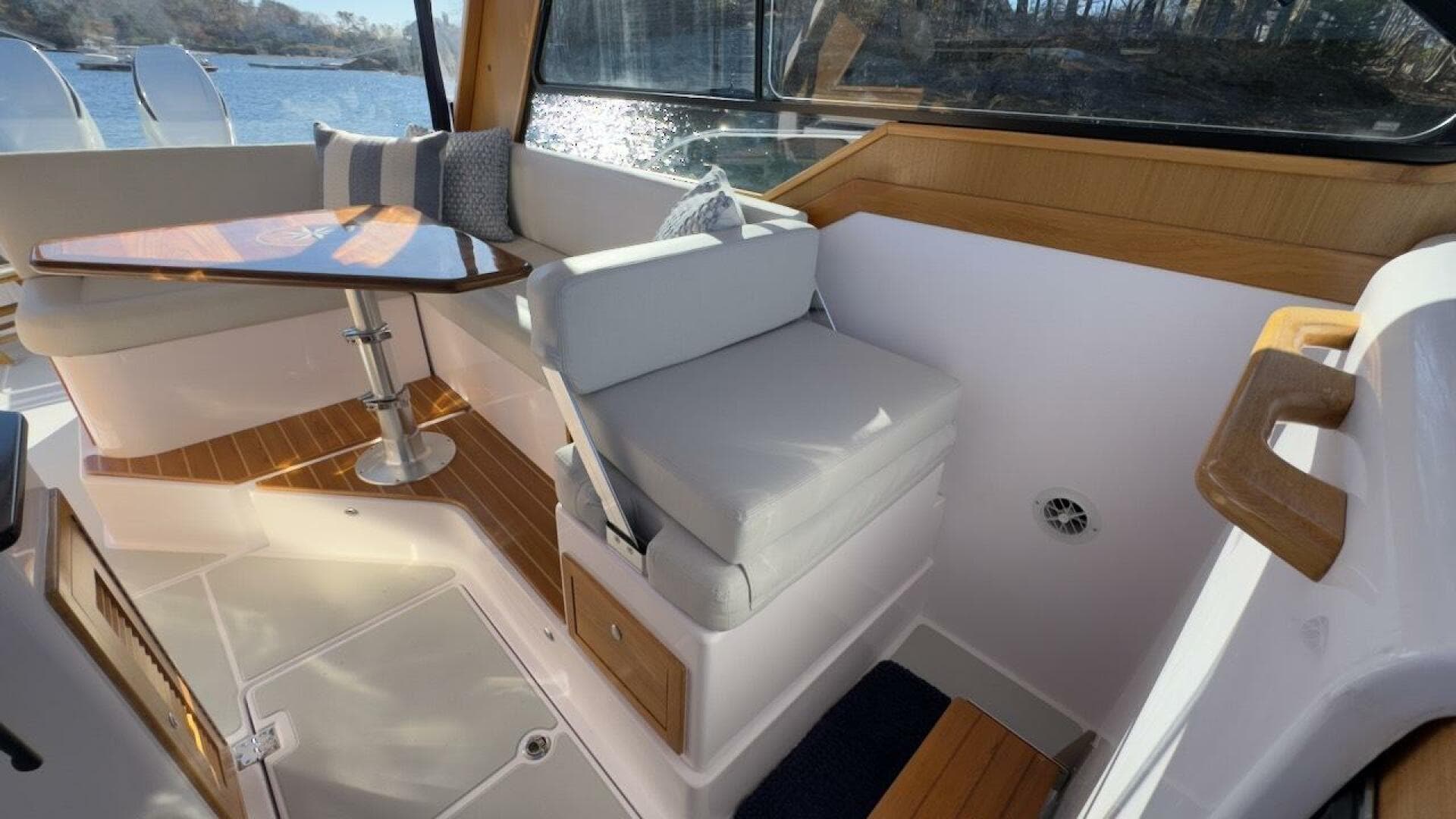 2022 True North 34 Outboard Express