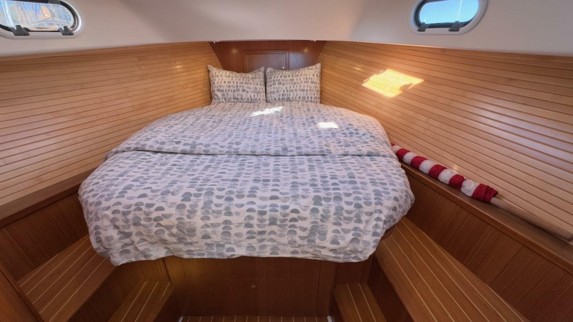 2022 True North 34 Outboard Express