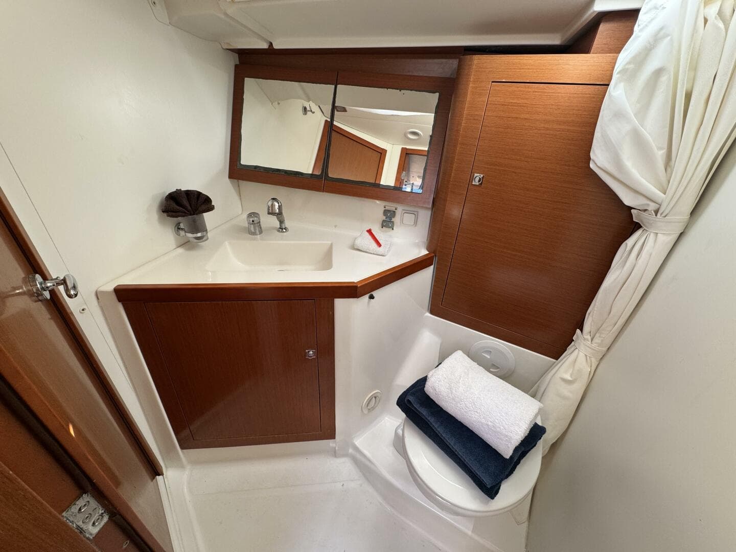 2016 Beneteau Oceanis 45