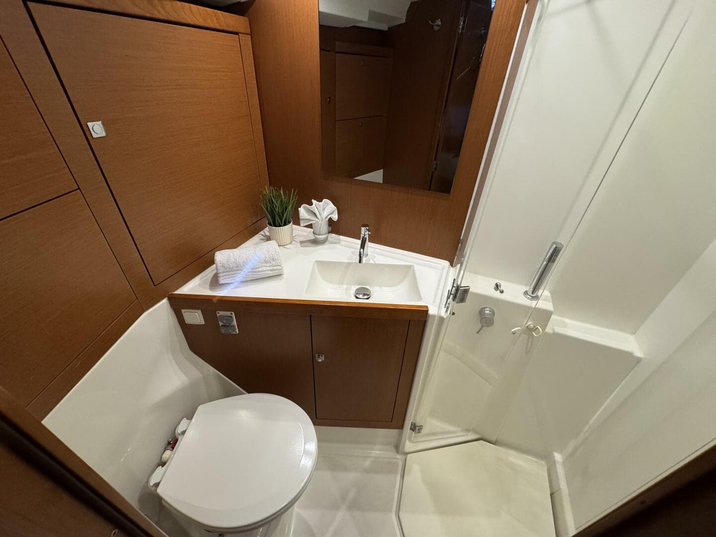 2016 Beneteau Oceanis 45