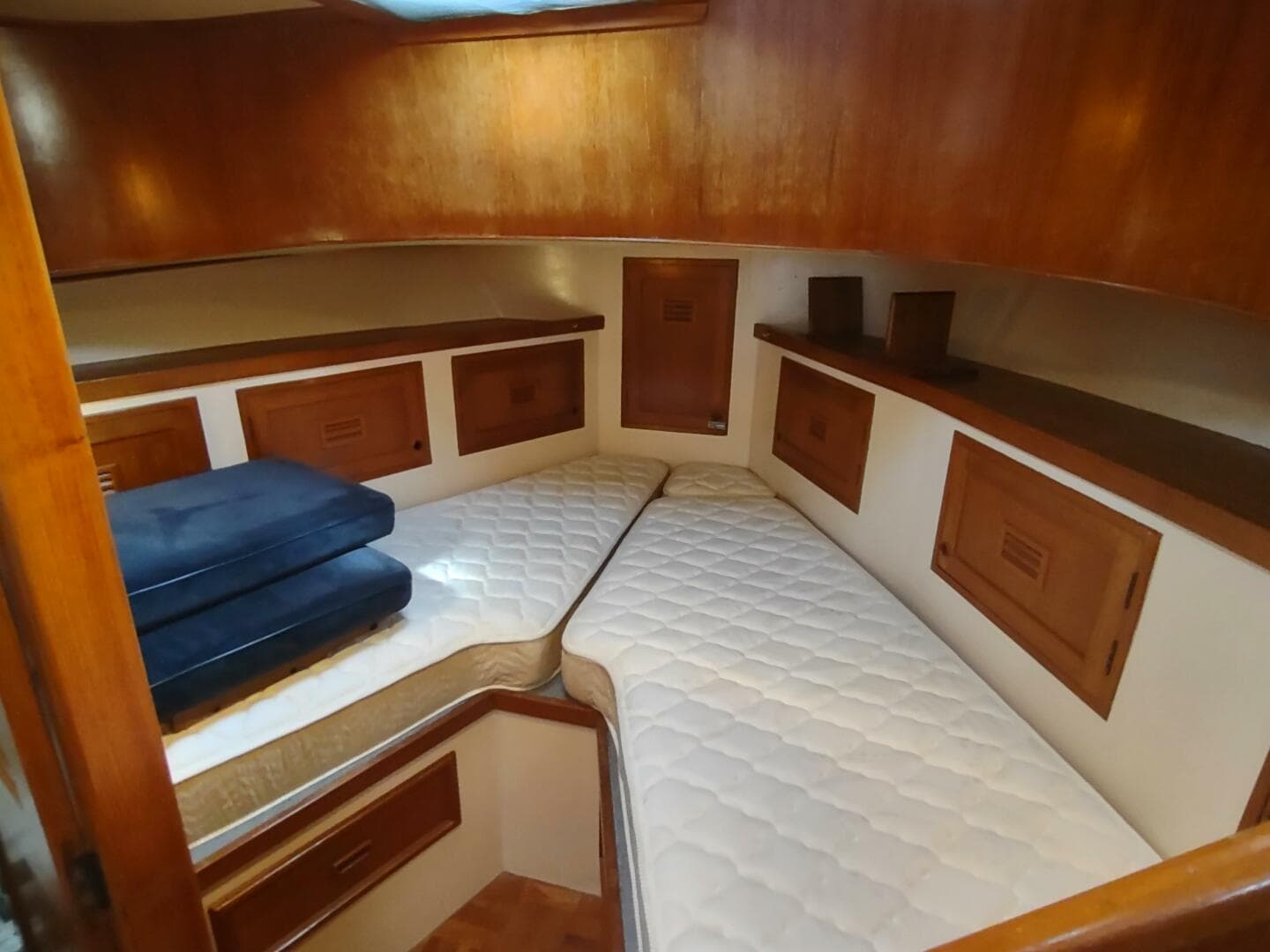 1981 Cheoy Lee 35 Sedan Trawler