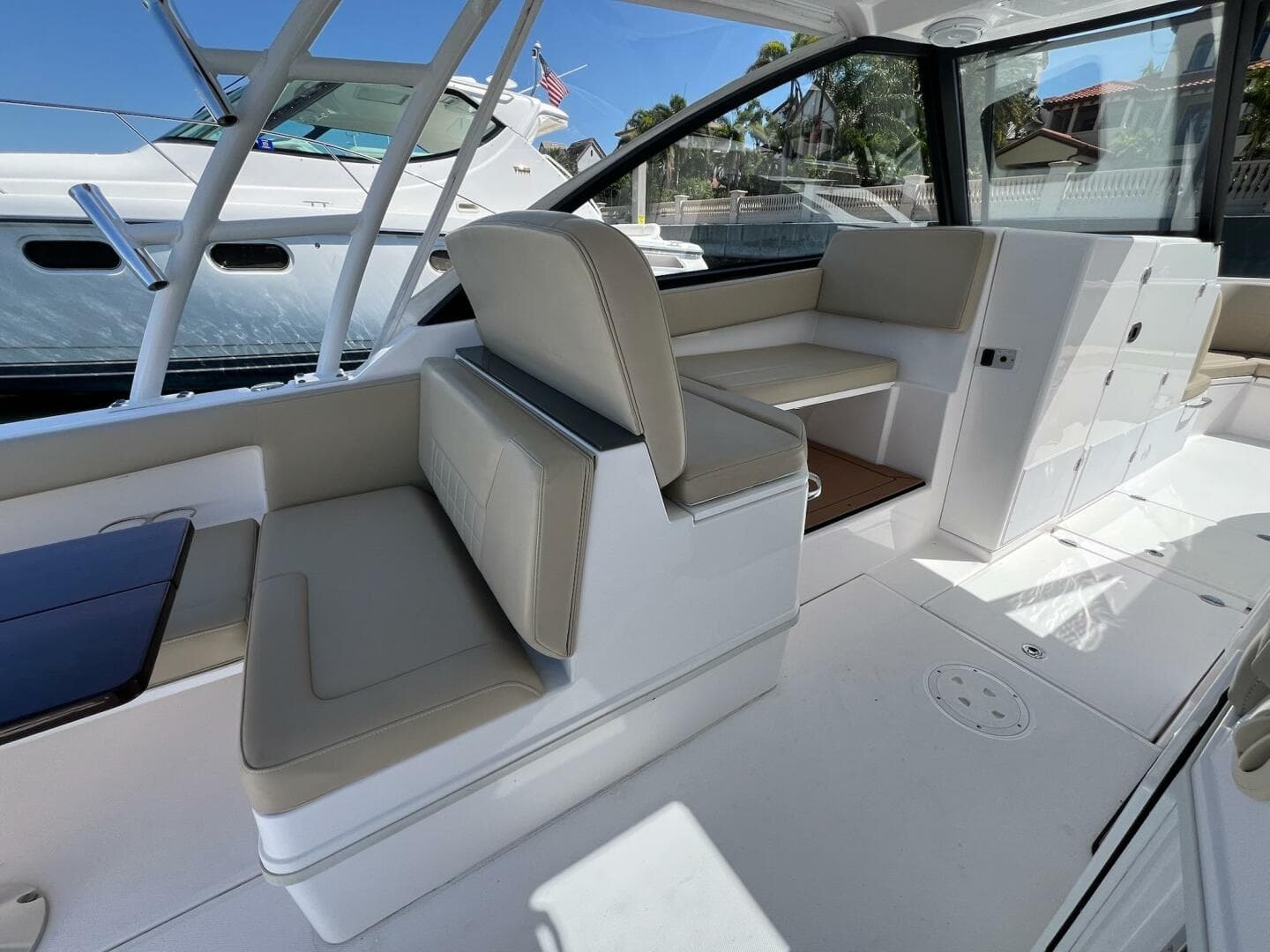 2019 Everglades 340 Dual Console- Helm Seating 
