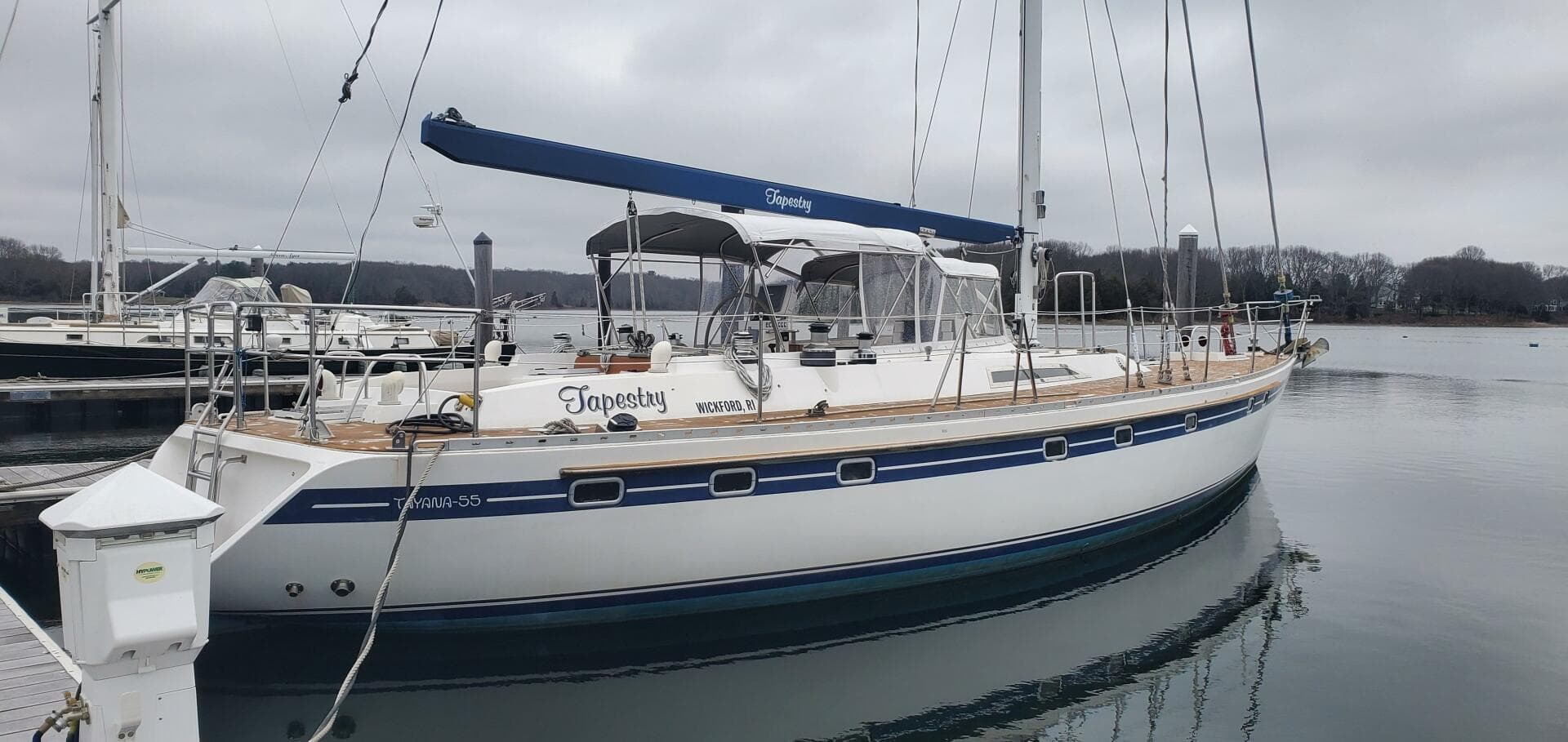 Tayana Center Cockpit