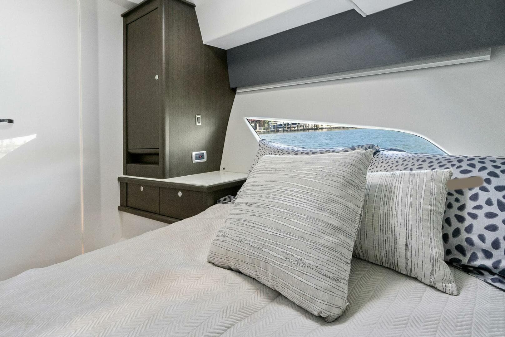 2022 Intrepid 438 Evolution